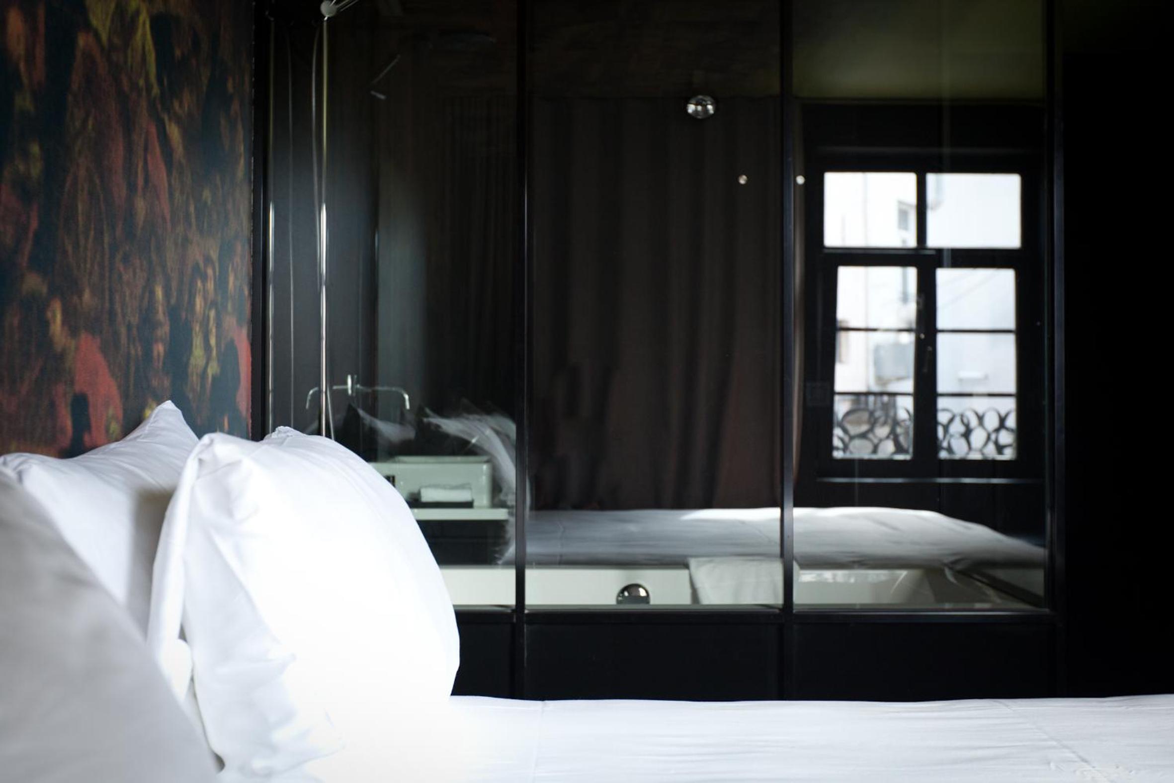 Deluxe Double Room with bath and Cathedral View - Photo 14
