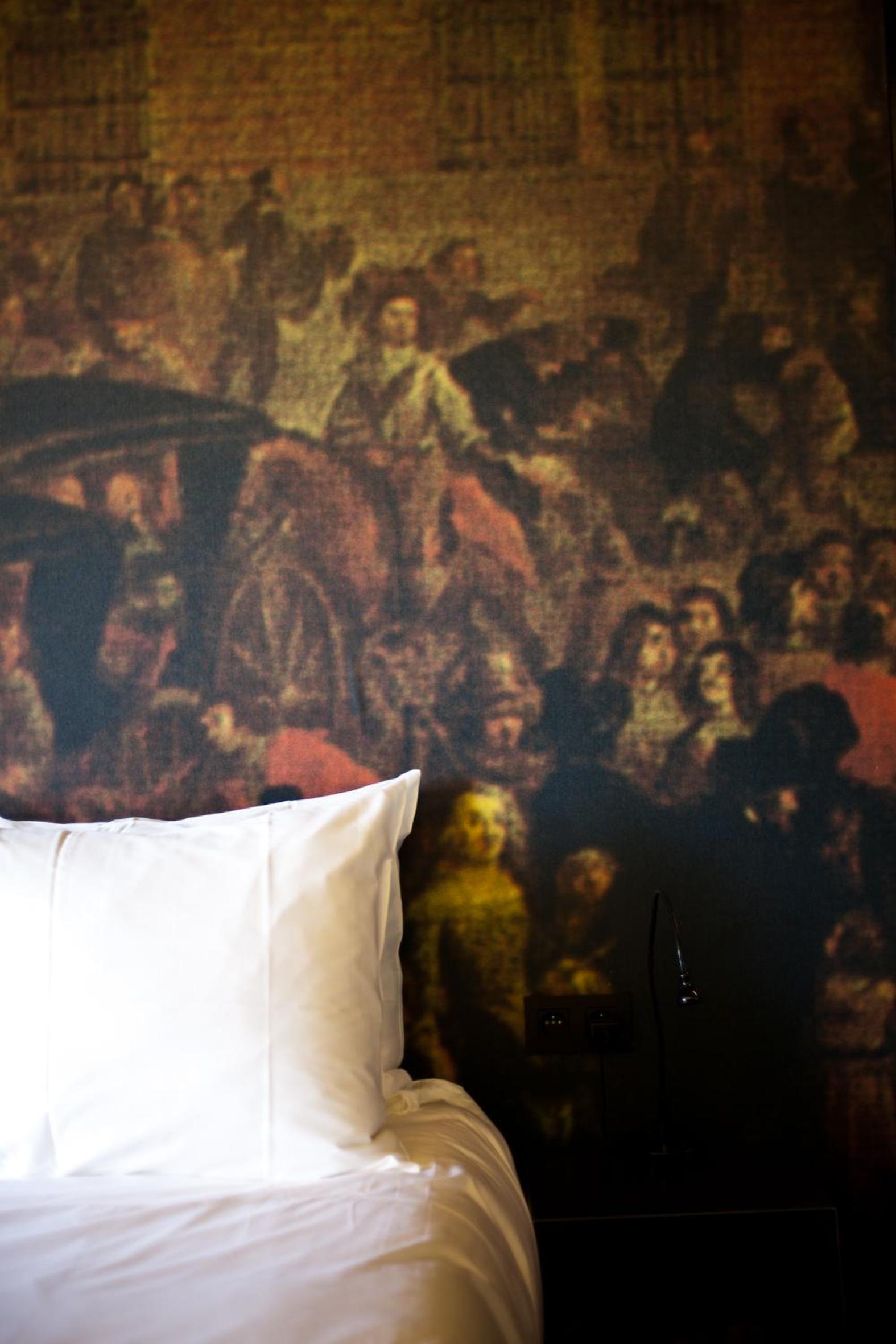 Deluxe Double Room with bath and Cathedral View - Photo 13