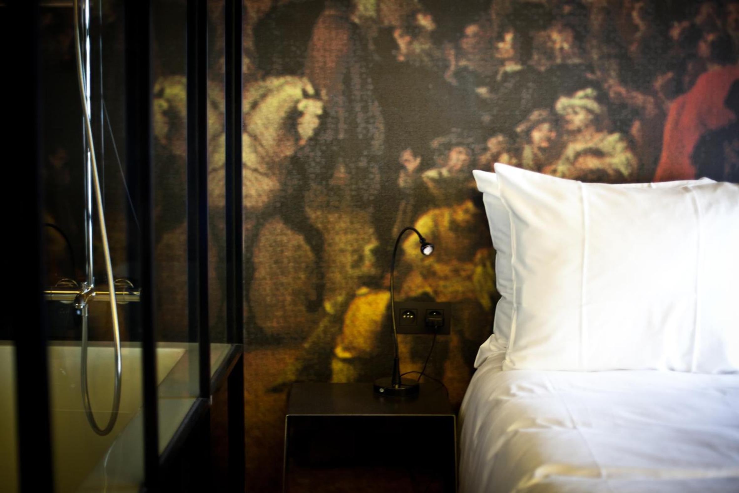 Deluxe Double Room with bath and Cathedral View - Photo 12