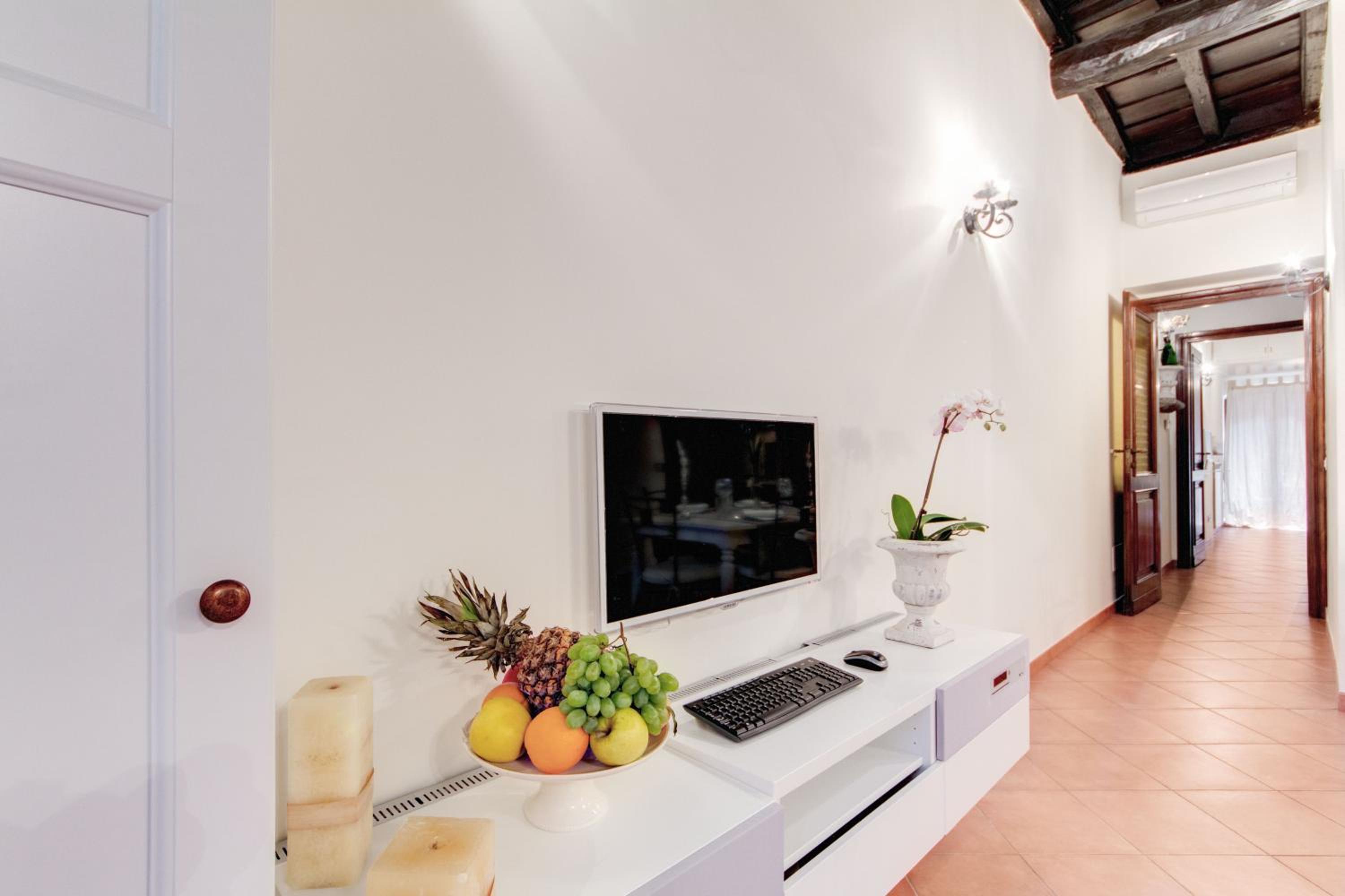 One-Bedroom Apartment With Terrace photo 2