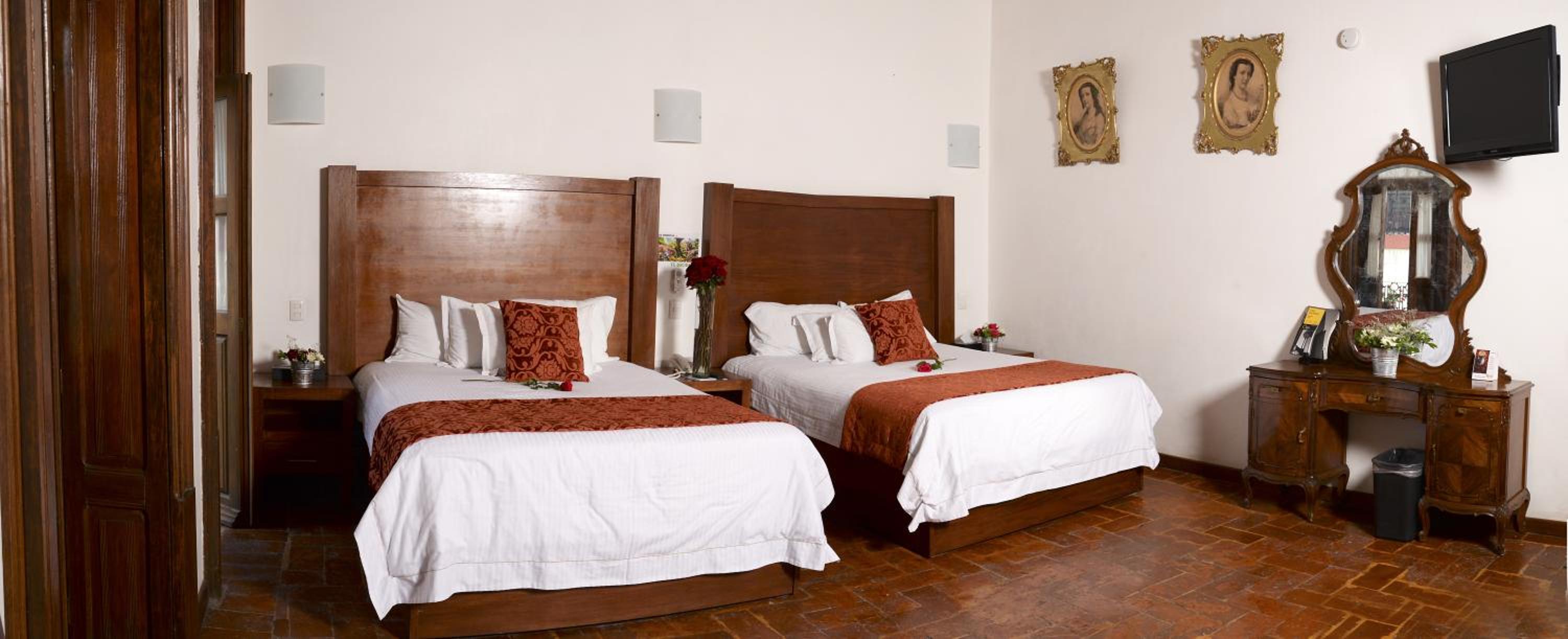 Family Suite with Balcony - Photo 5