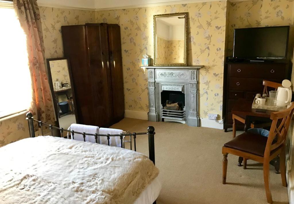 Budget Double Room - Photo 2