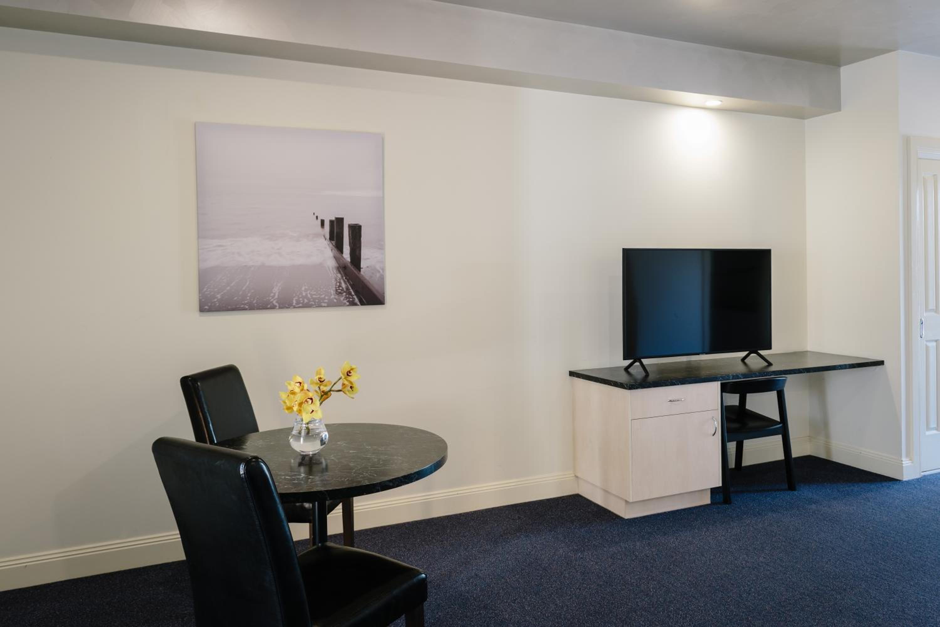  Suite - Disability Access 2 x Night Saver photo 2