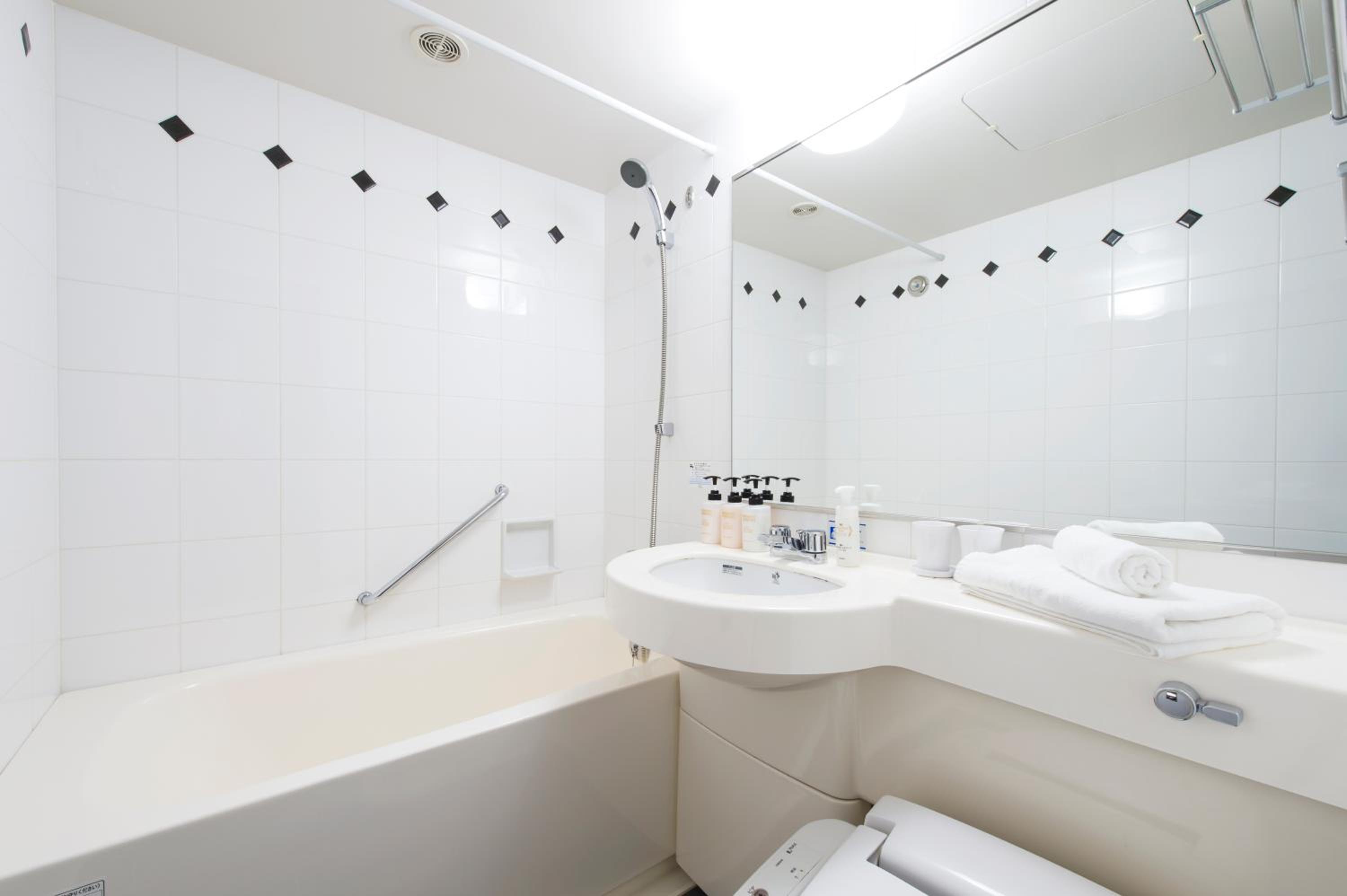 Standard Double Room thumbnail 6