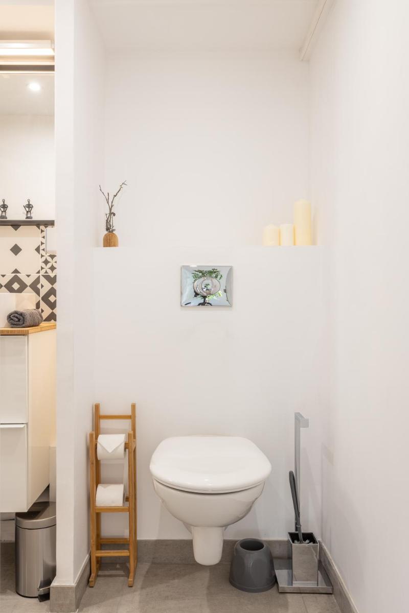 One-Bedroom Apartment photo 2
