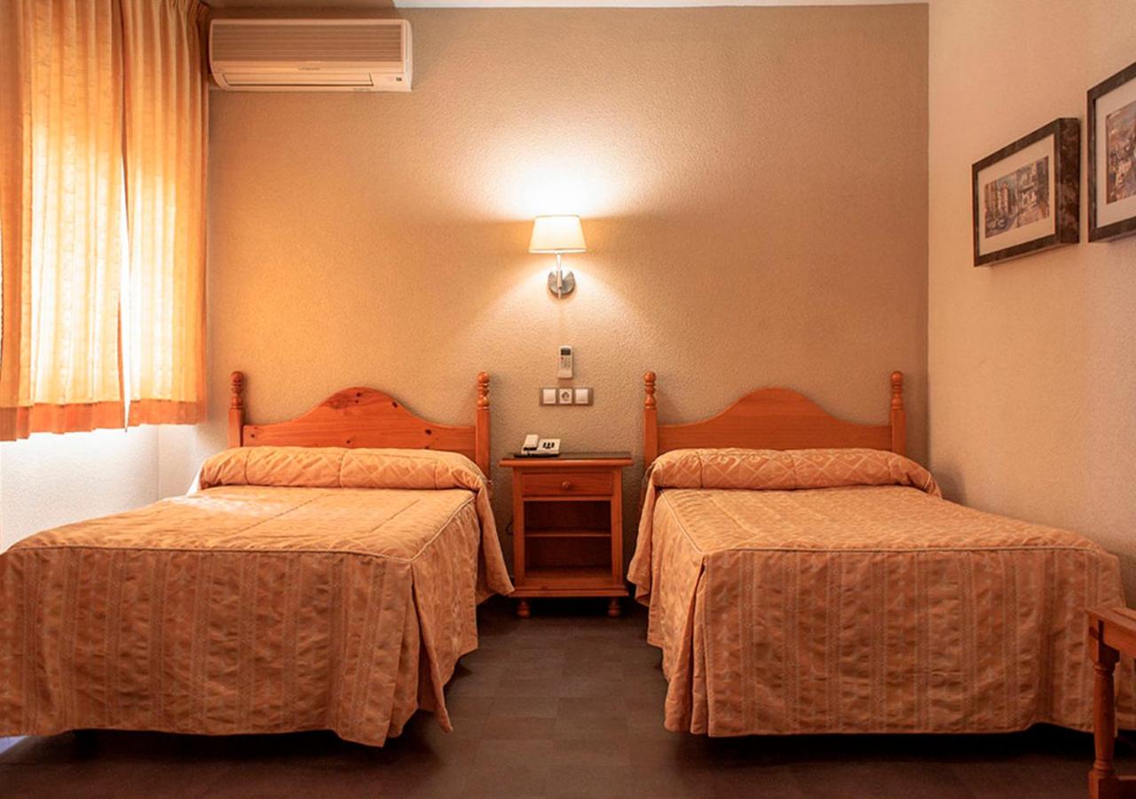 Double or Twin Room photo 3
