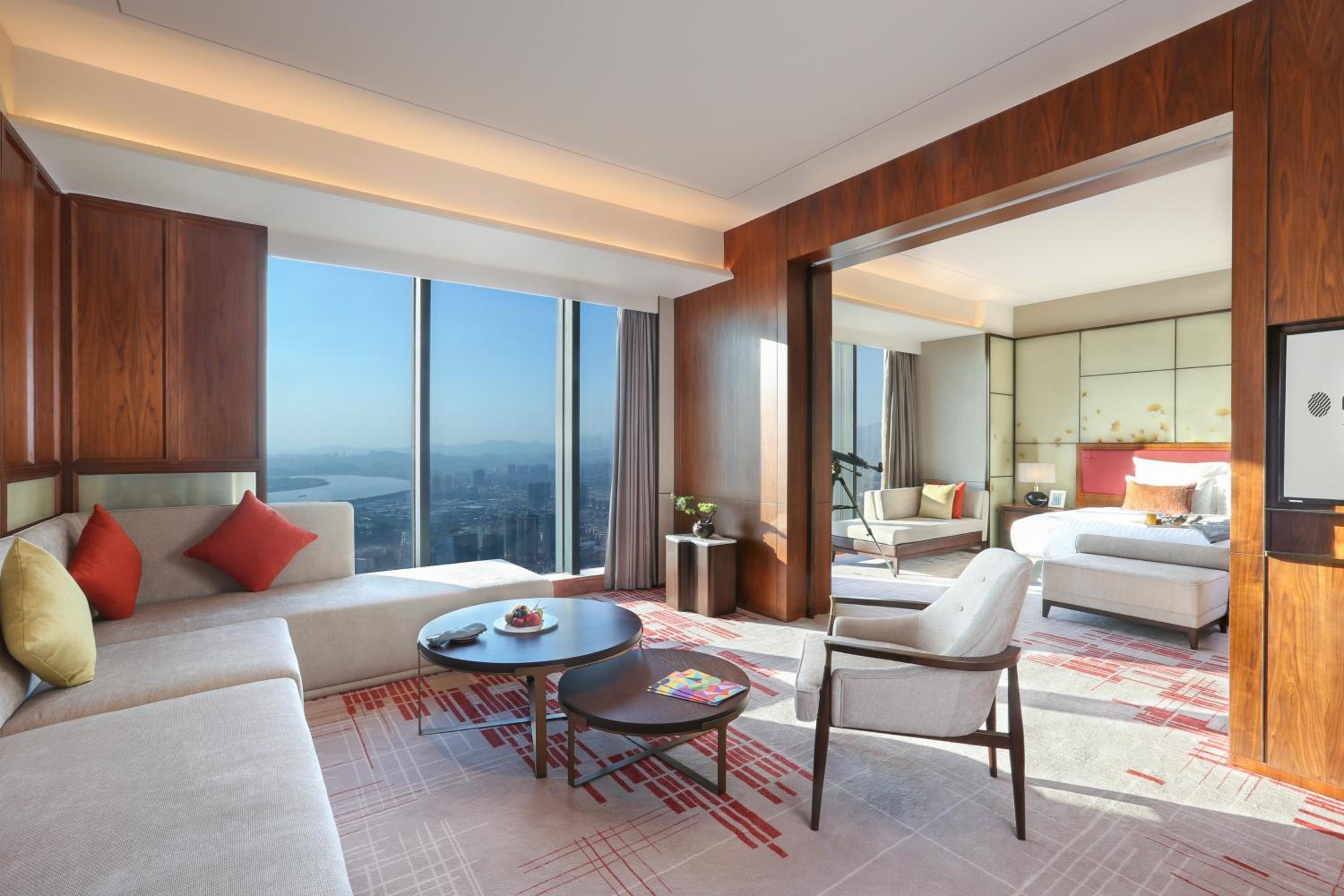 Deluxe King Suite with River View and Lounge Access - High Floor - Photo 4