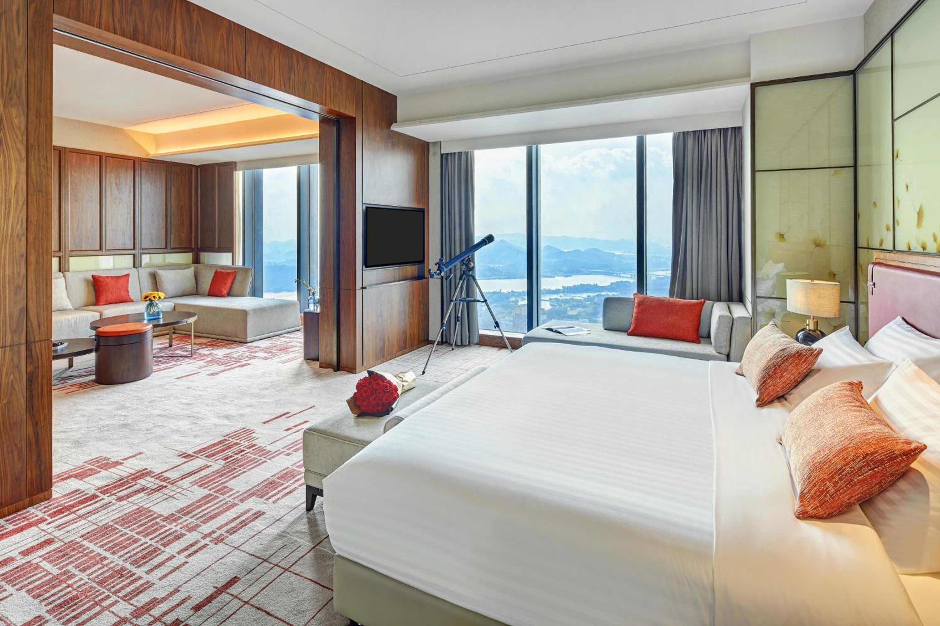 Deluxe King Suite with River View and Lounge Access - High Floor - Photo 1