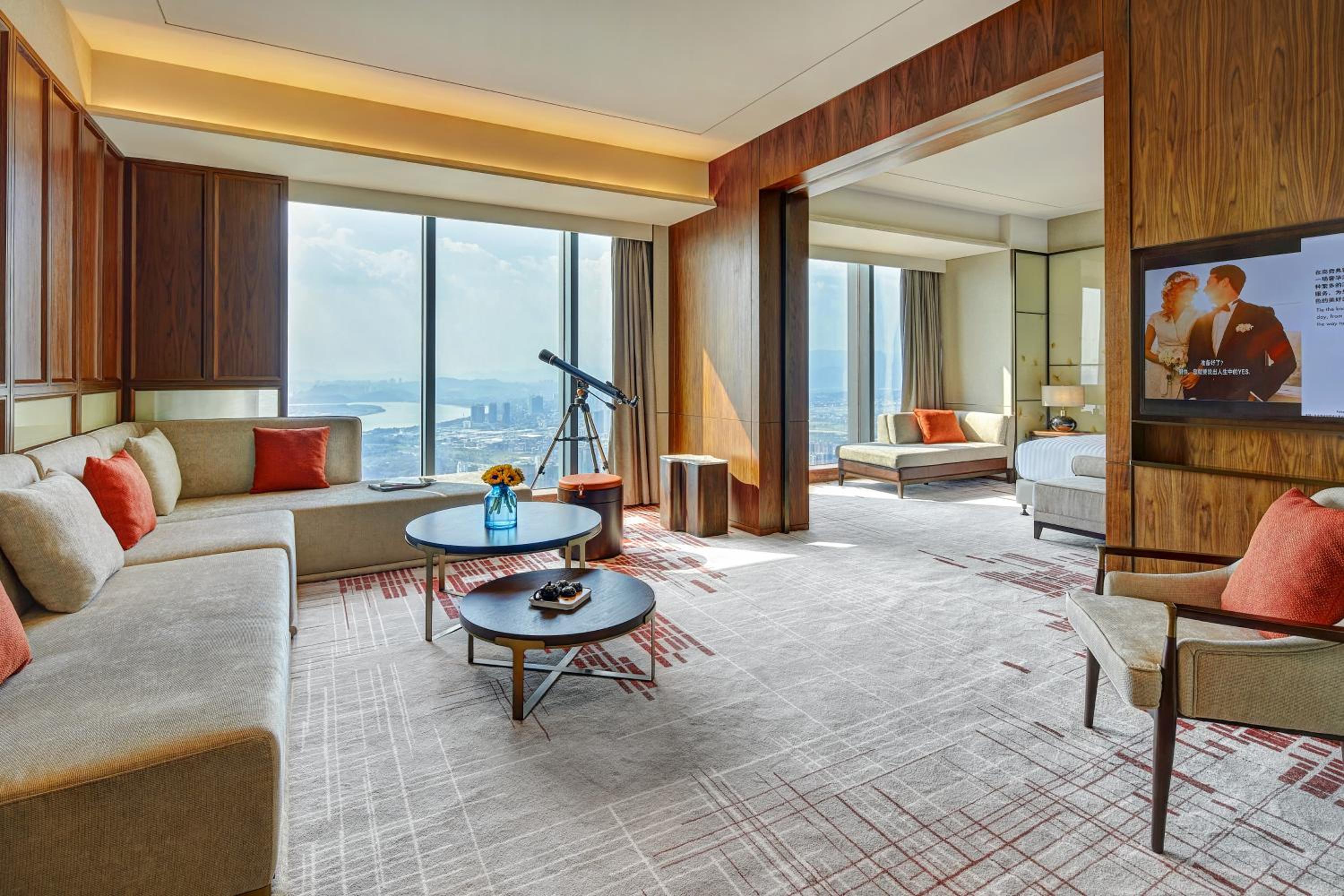Deluxe King Suite with River View and Lounge Access - High Floor - Photo 6