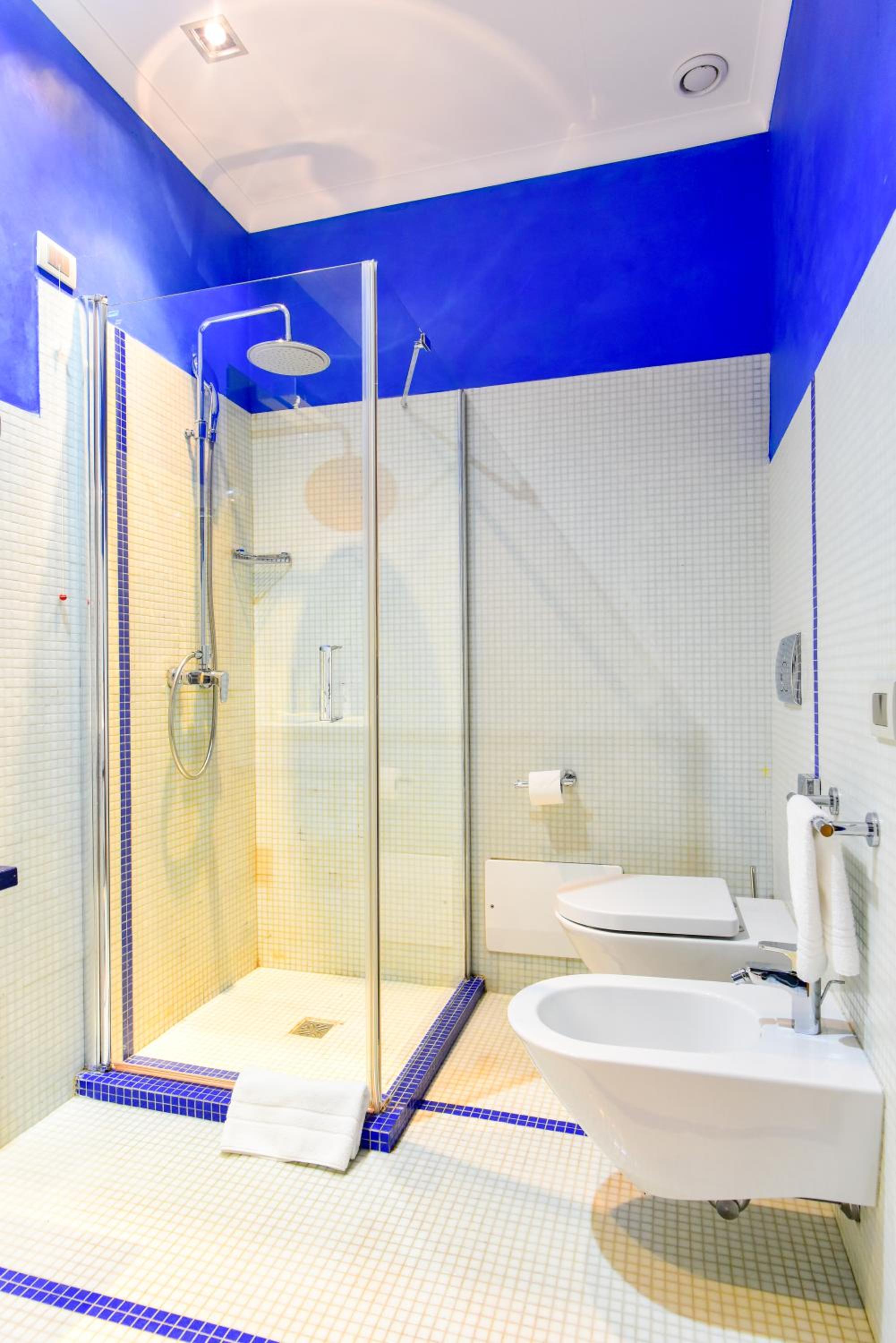 Standard Double or Twin Room - Photo 10
