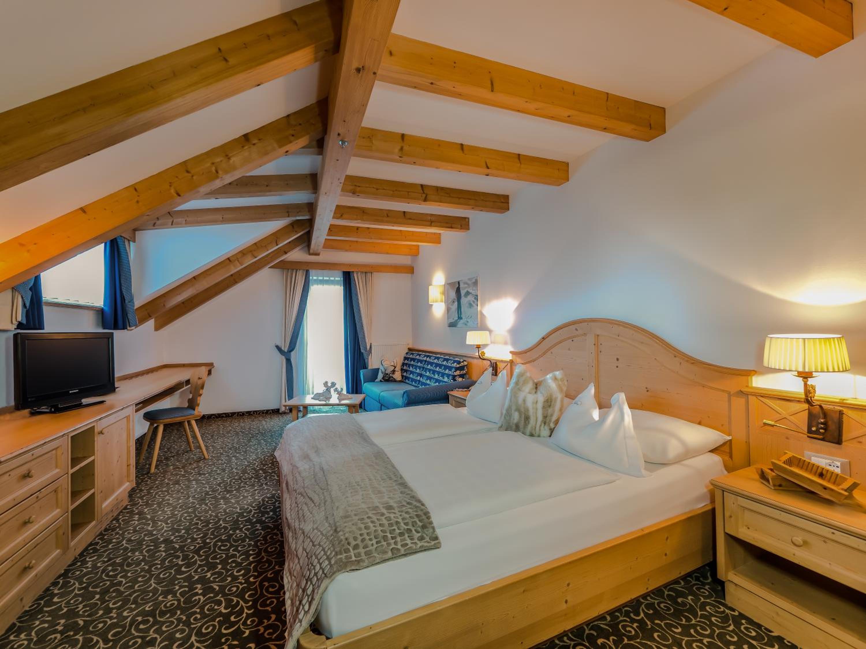 Double or Twin Room with Balcony - Attic photo 1