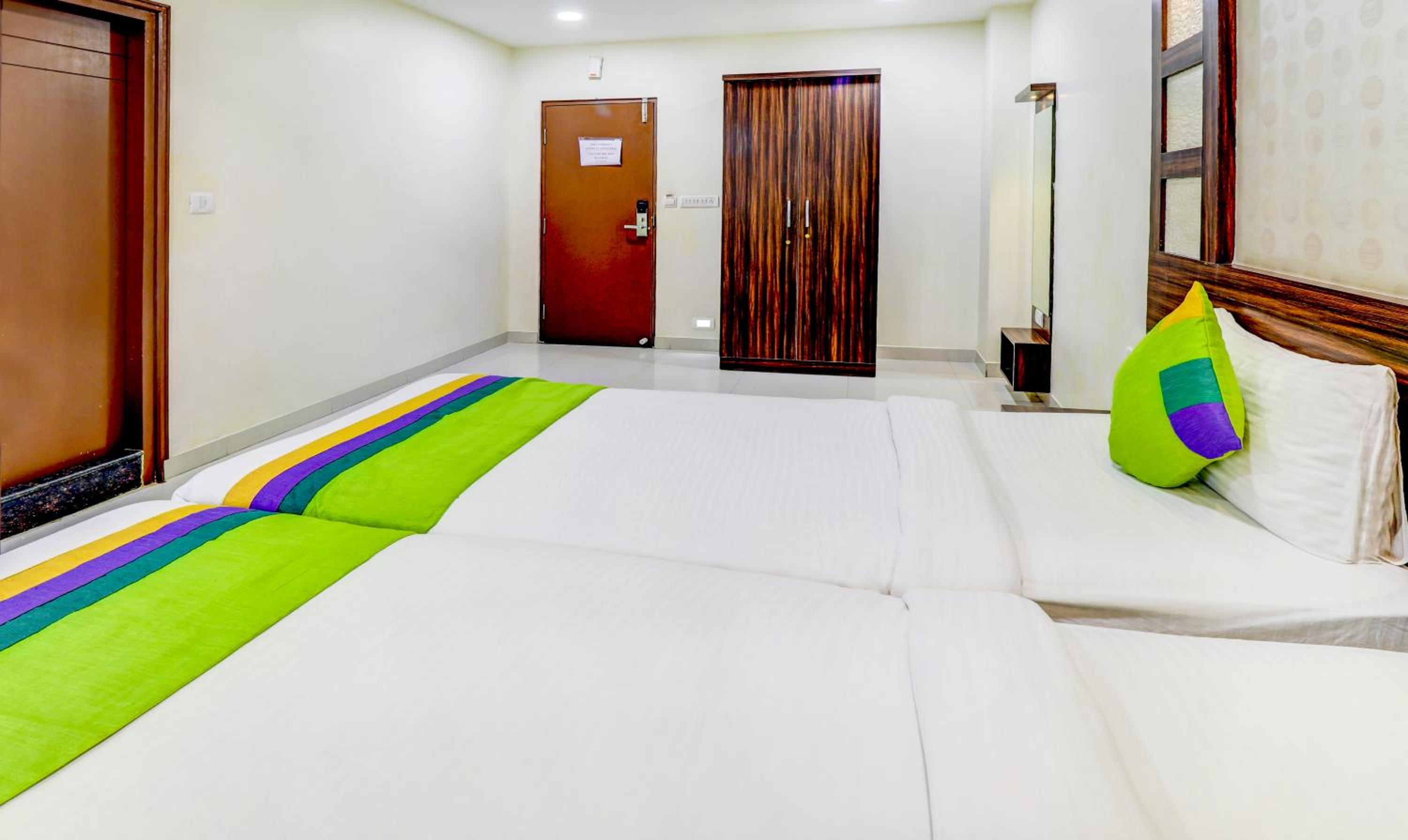 Deluxe Room - Photo 2