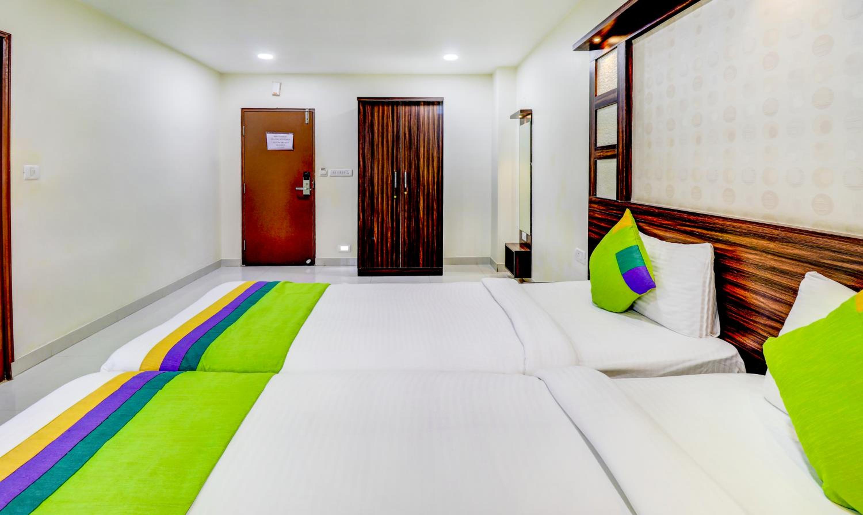 Deluxe Room - Photo 6