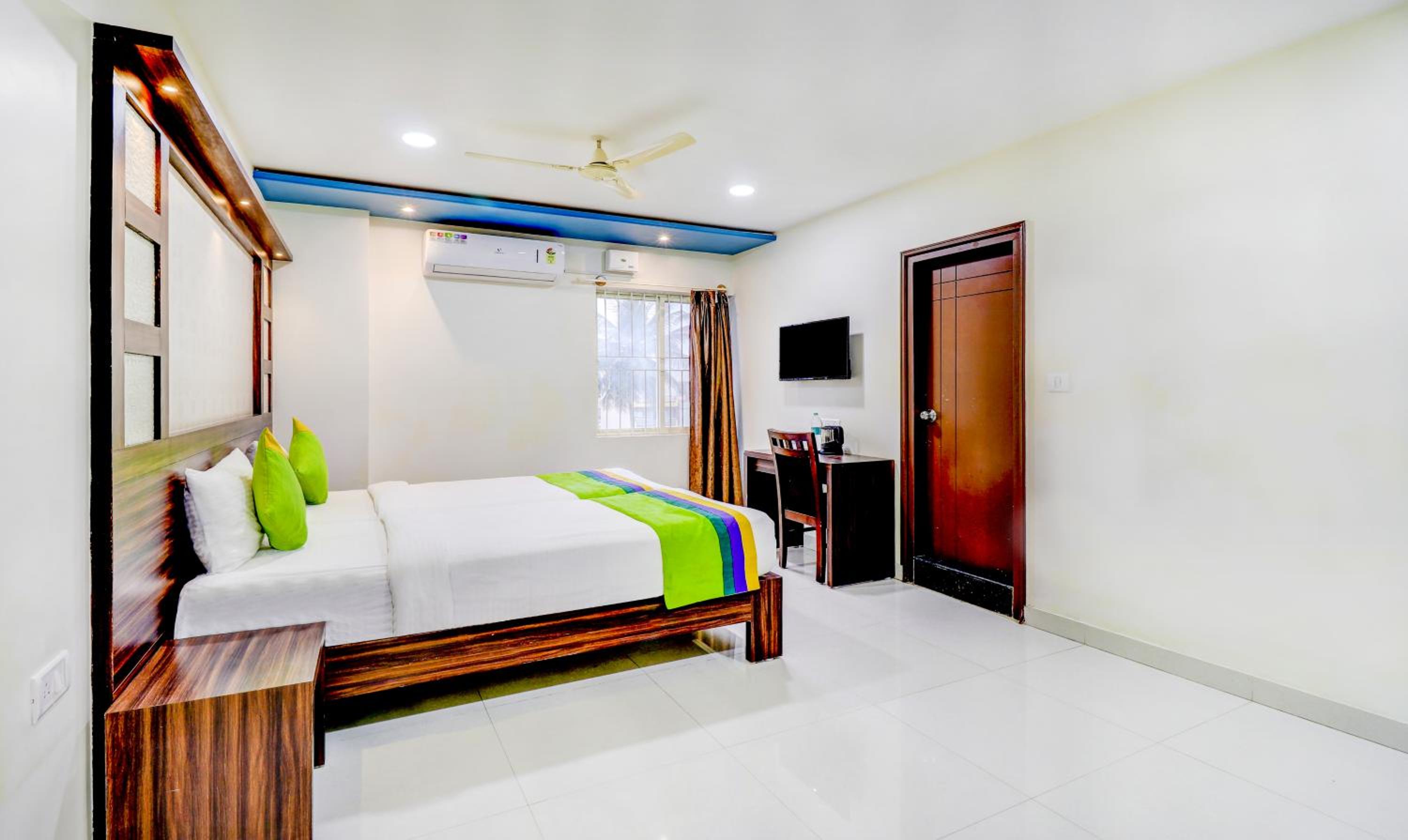 Deluxe Room - Photo 7