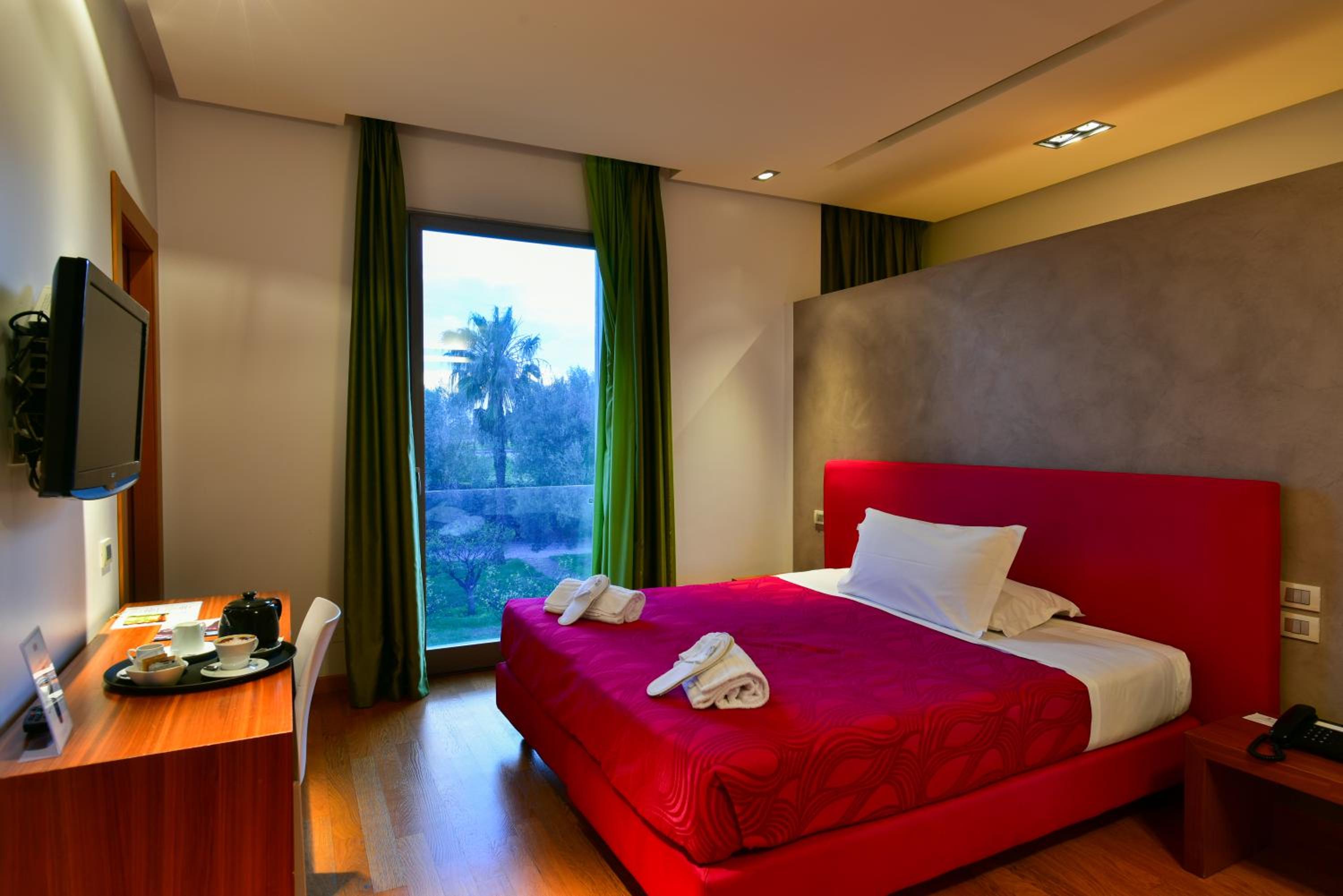 Standard Double or Twin Room - Photo 13