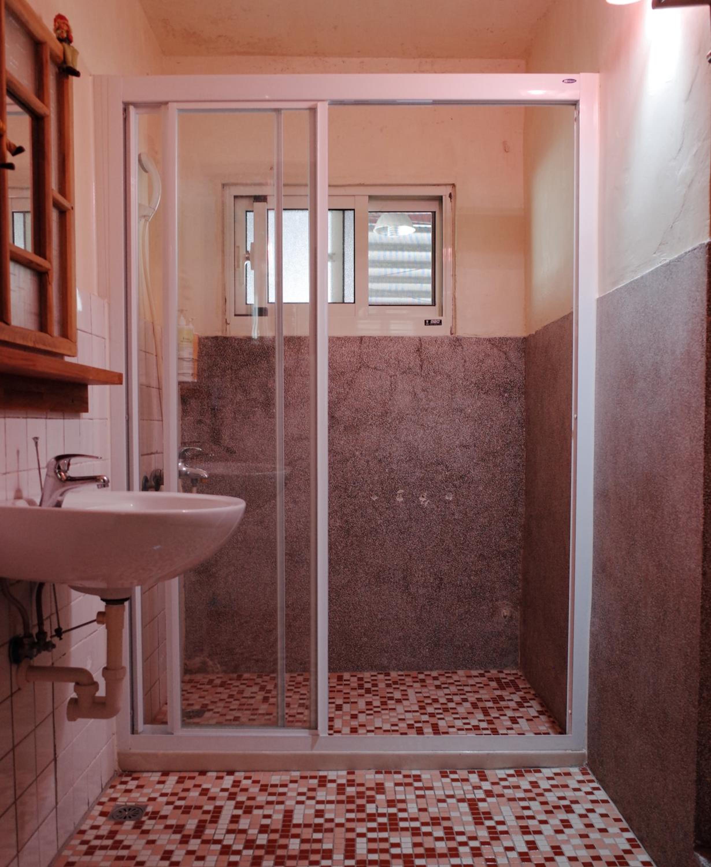 Double Room with Shared Bathroom photo 2