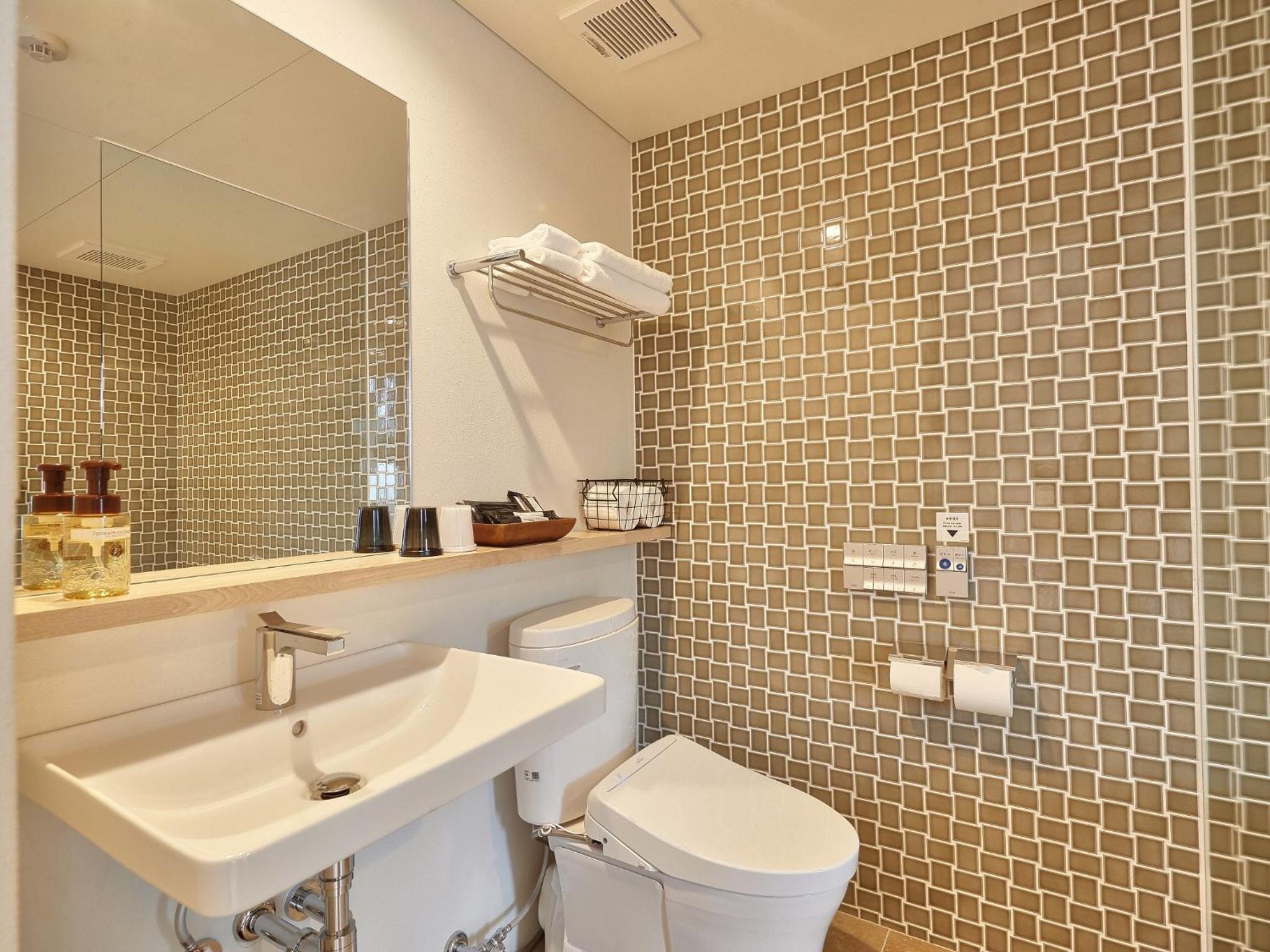 Standard Twin Room - Photo 17