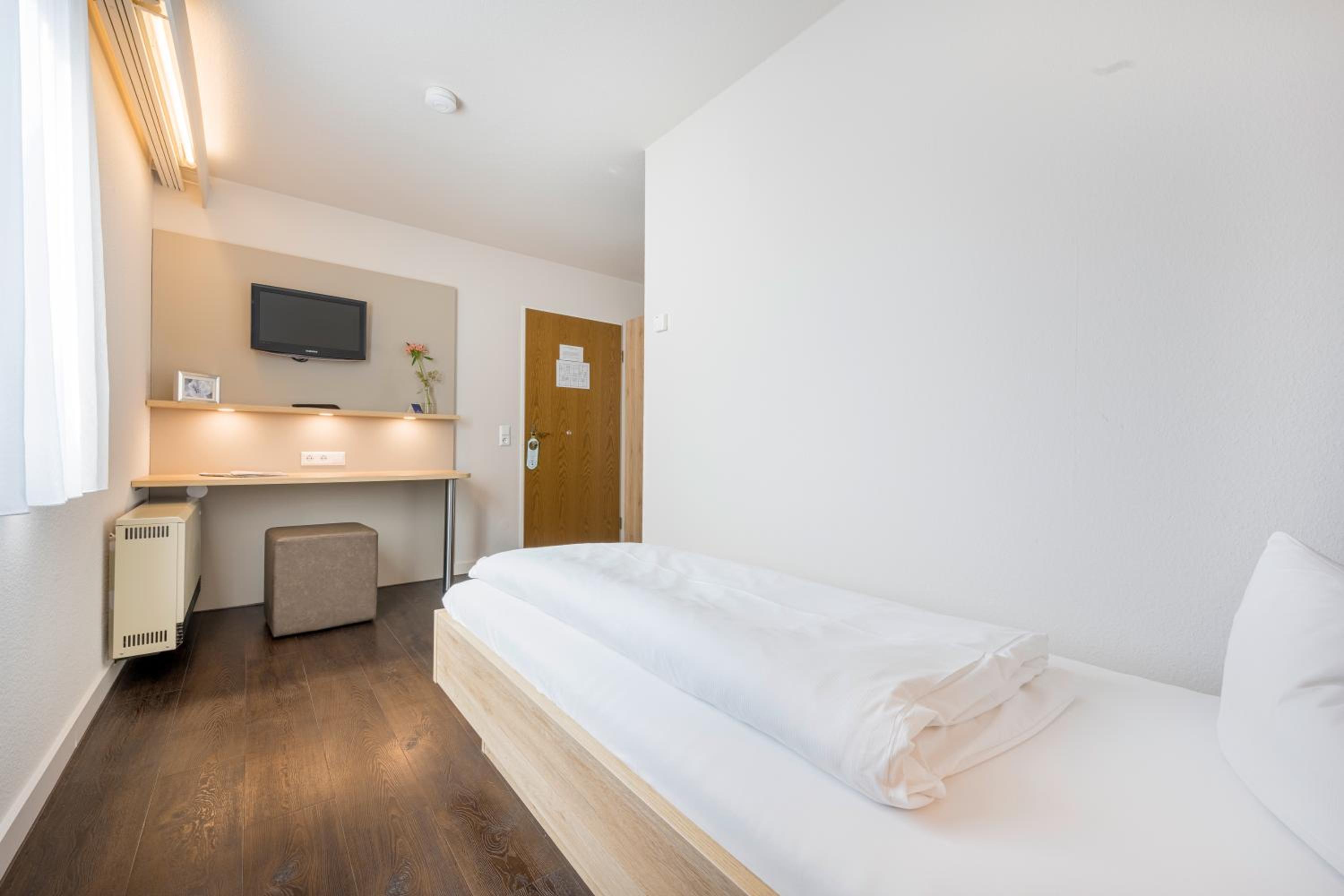 Single Room photo 2