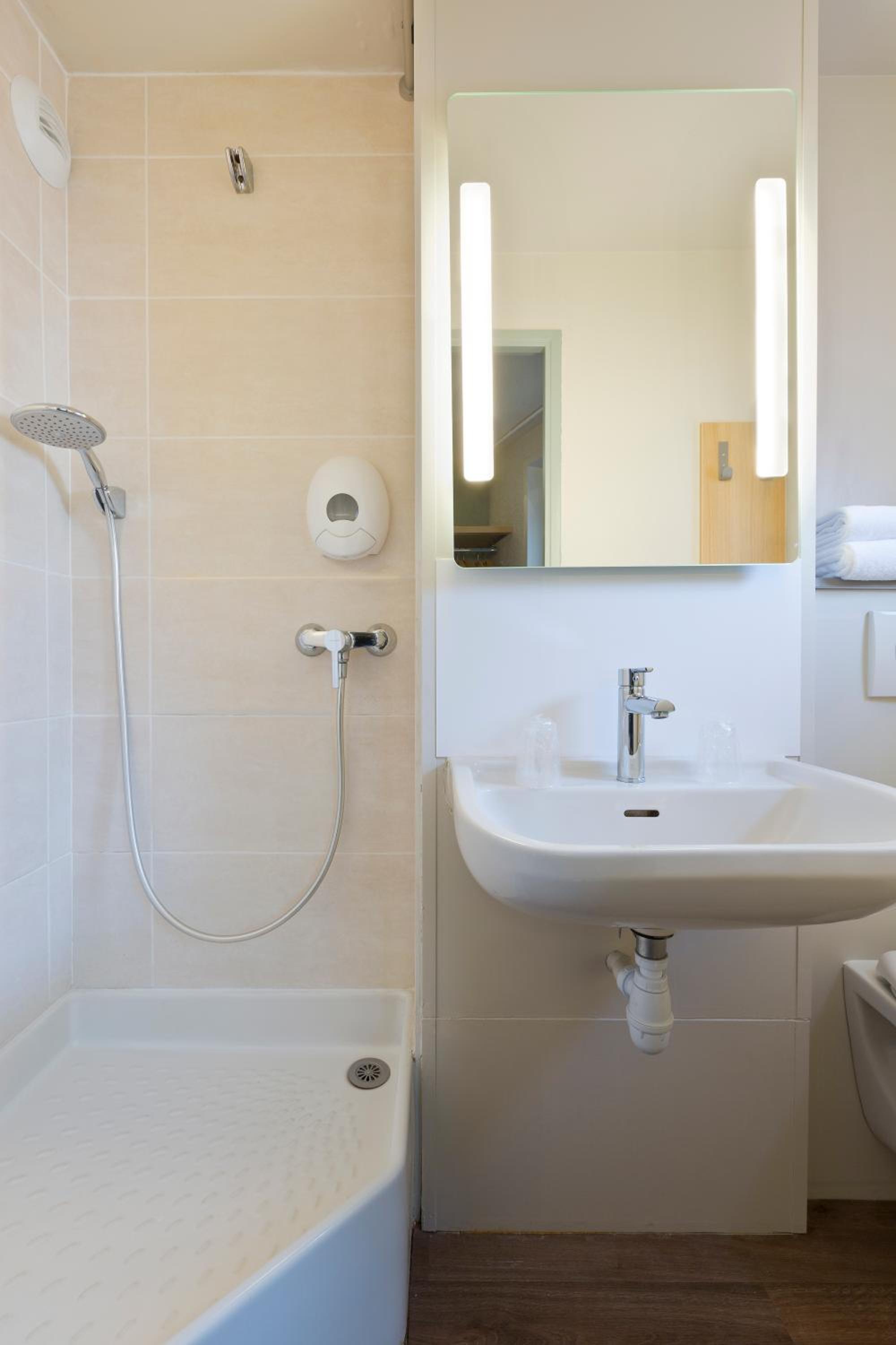 Double Room - Photo 6
