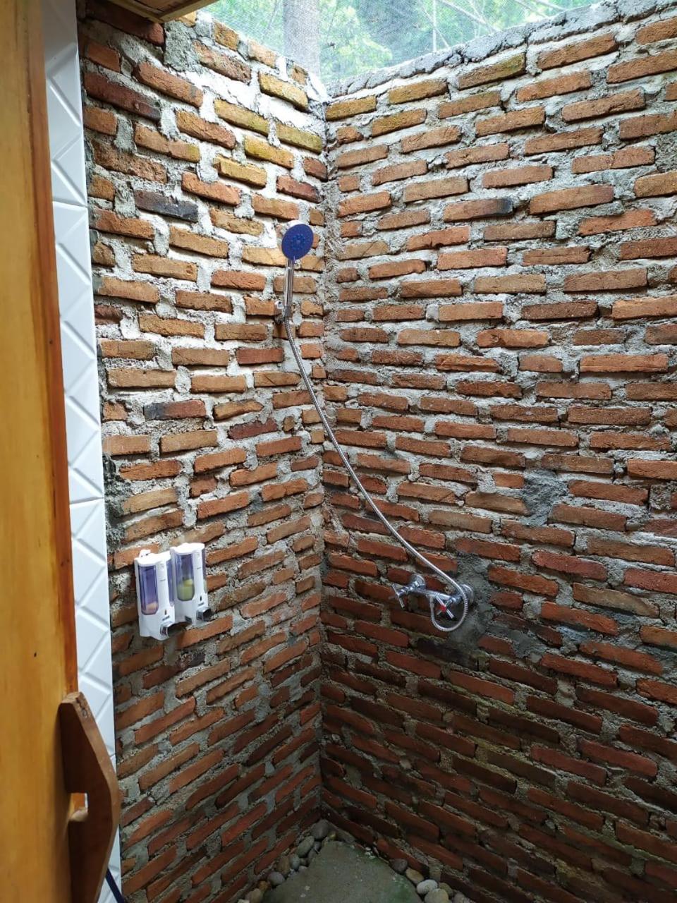 Budget Double Room - Photo 9