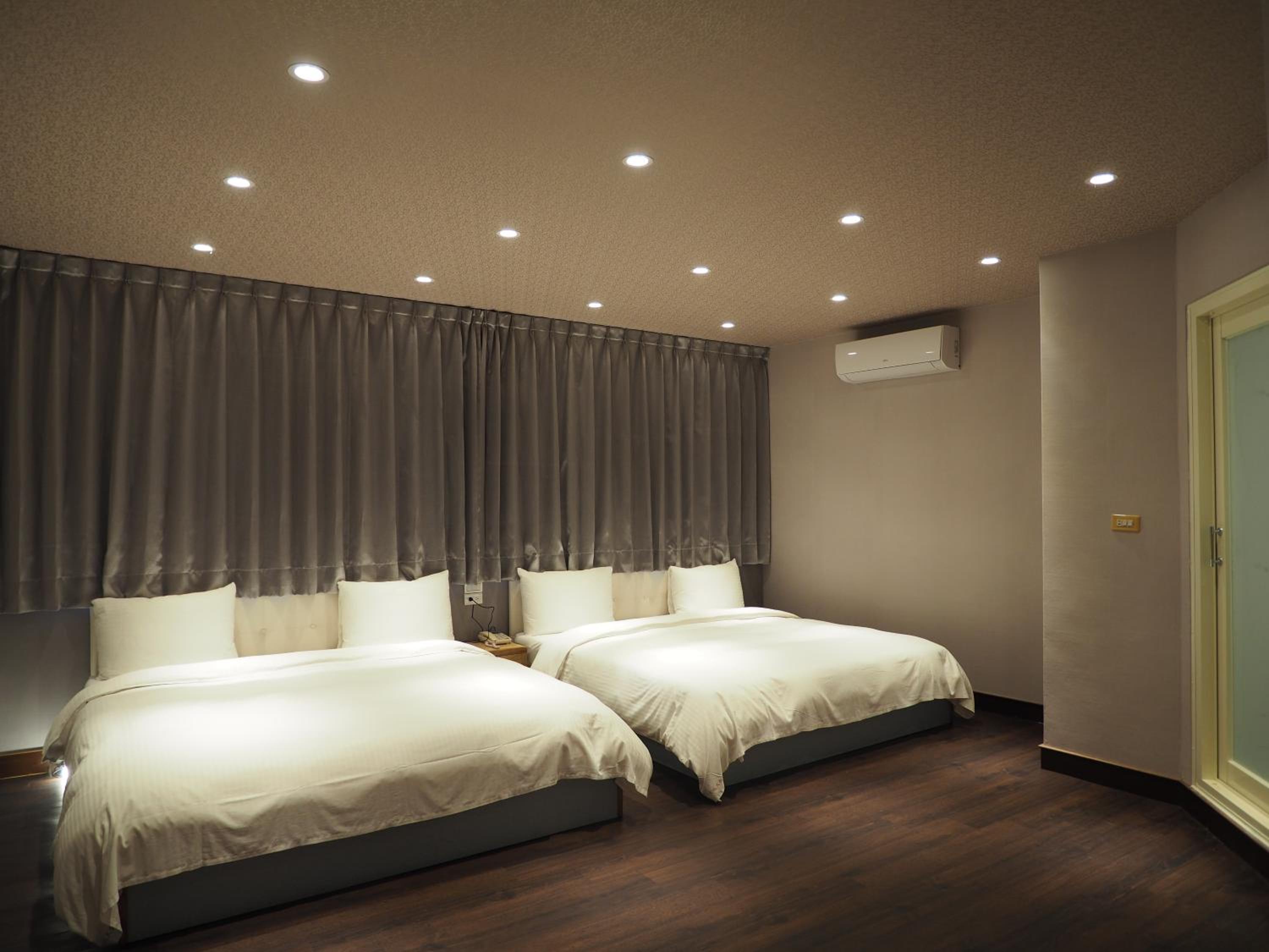Superior Quadruple Room photo 2