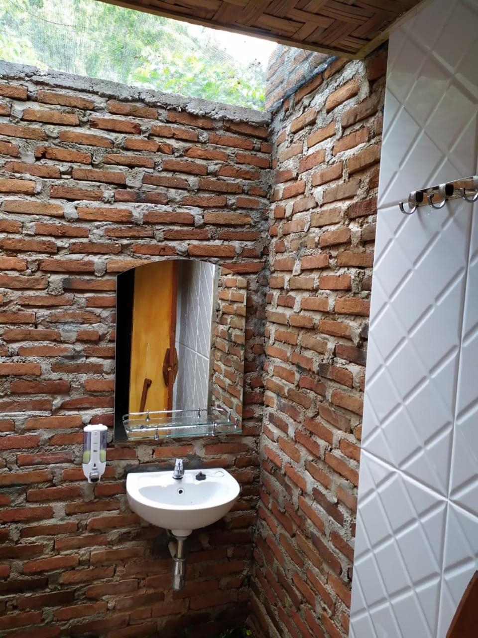 Budget Double Room - Photo 7