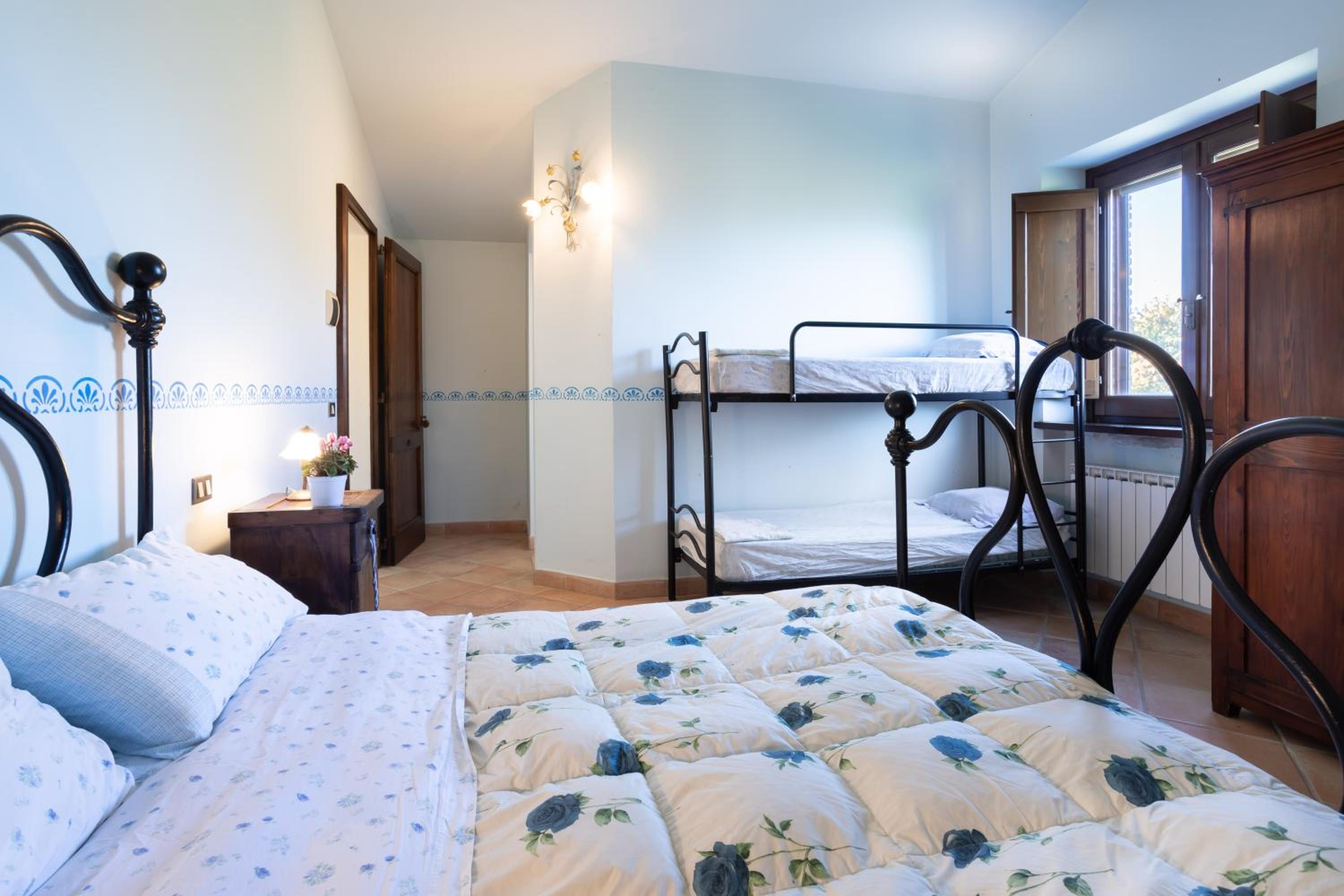 Quadruple Room with Private Bathroom photo 2