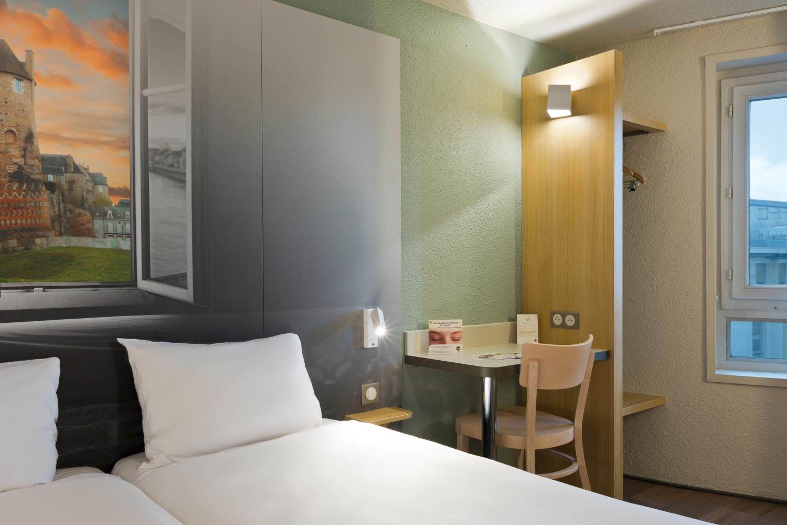 Twin Room - Photo 2