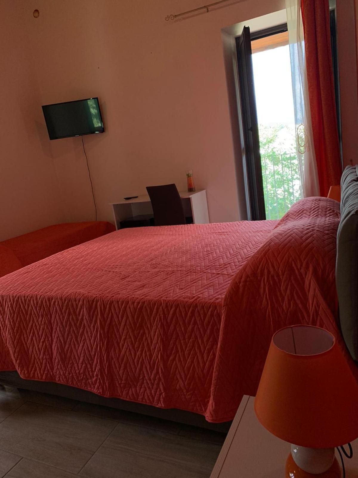 Large Double or Twin Room photo 1