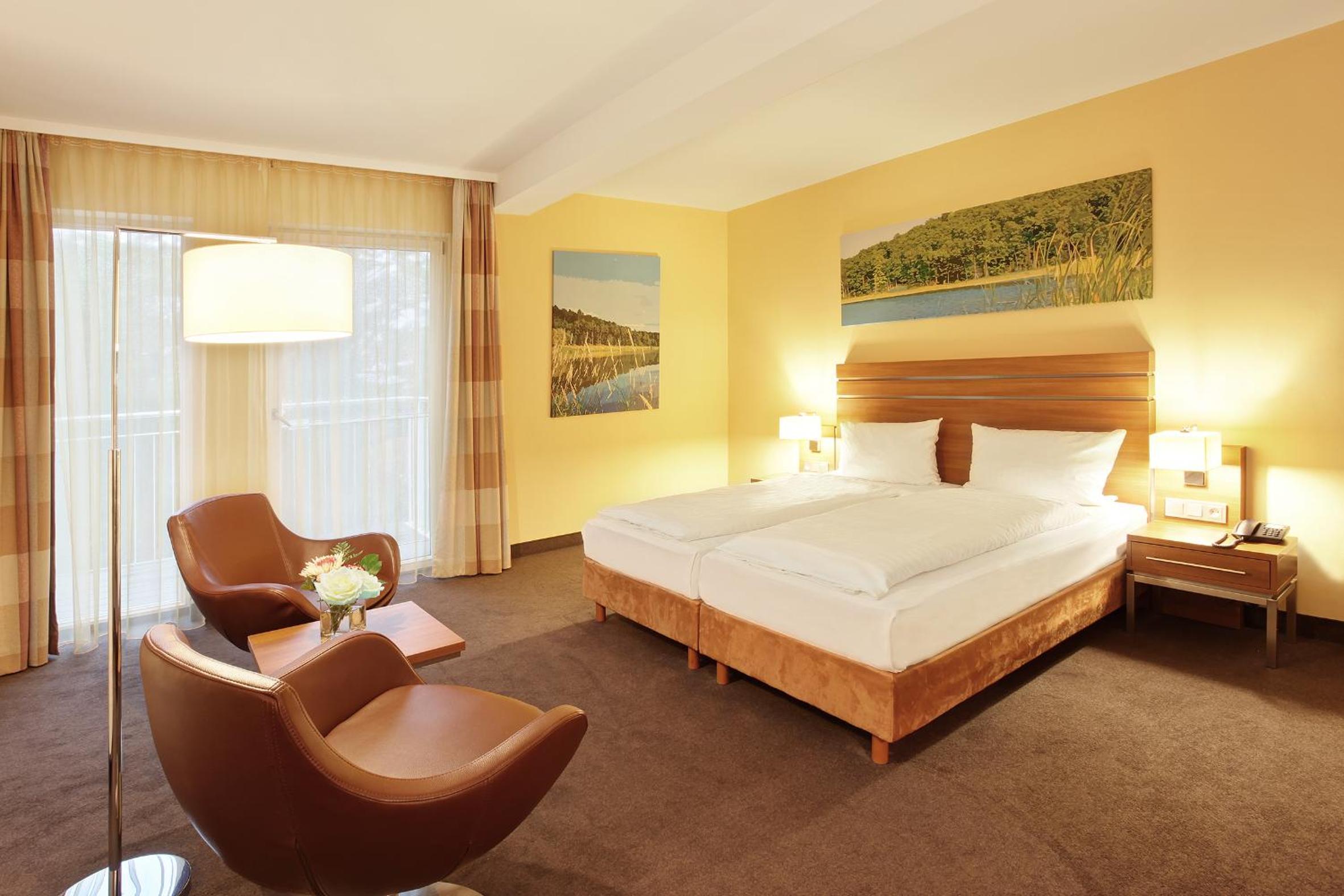 Superior Double Room with Partial Lake View - Photo 3