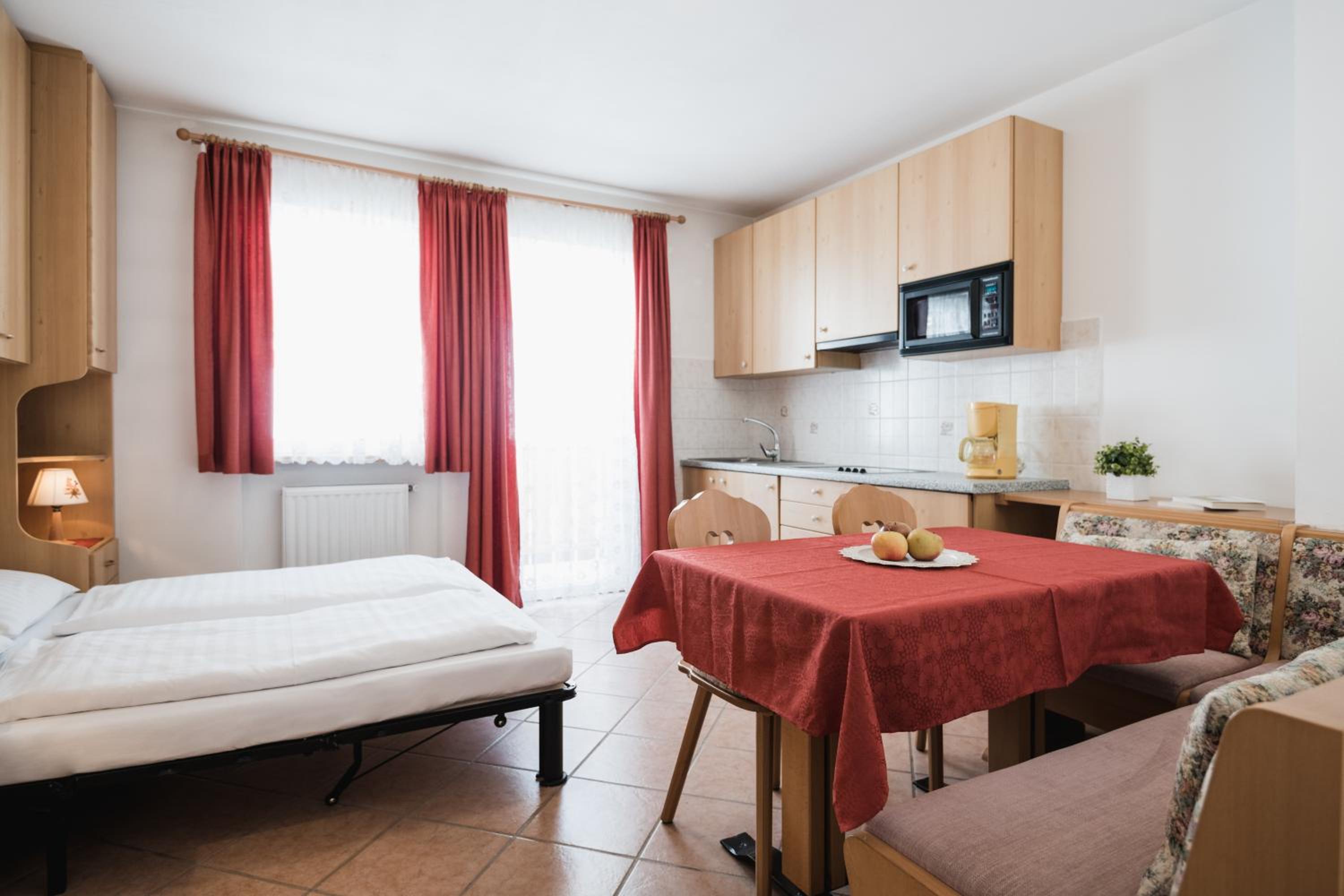 One-Bedroom Apartment (5 Adults) photo 2