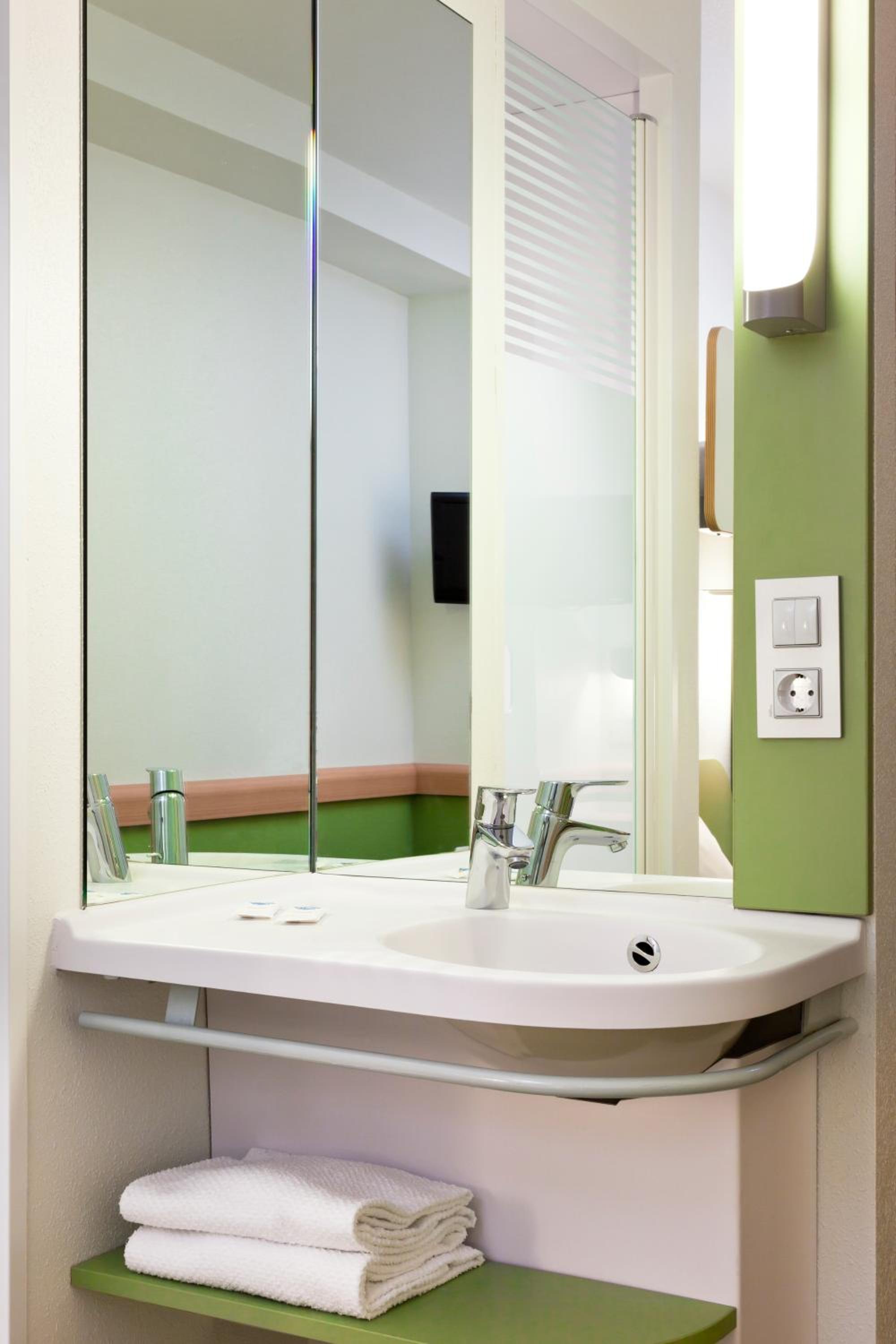 Standard Double Room - Photo 4
