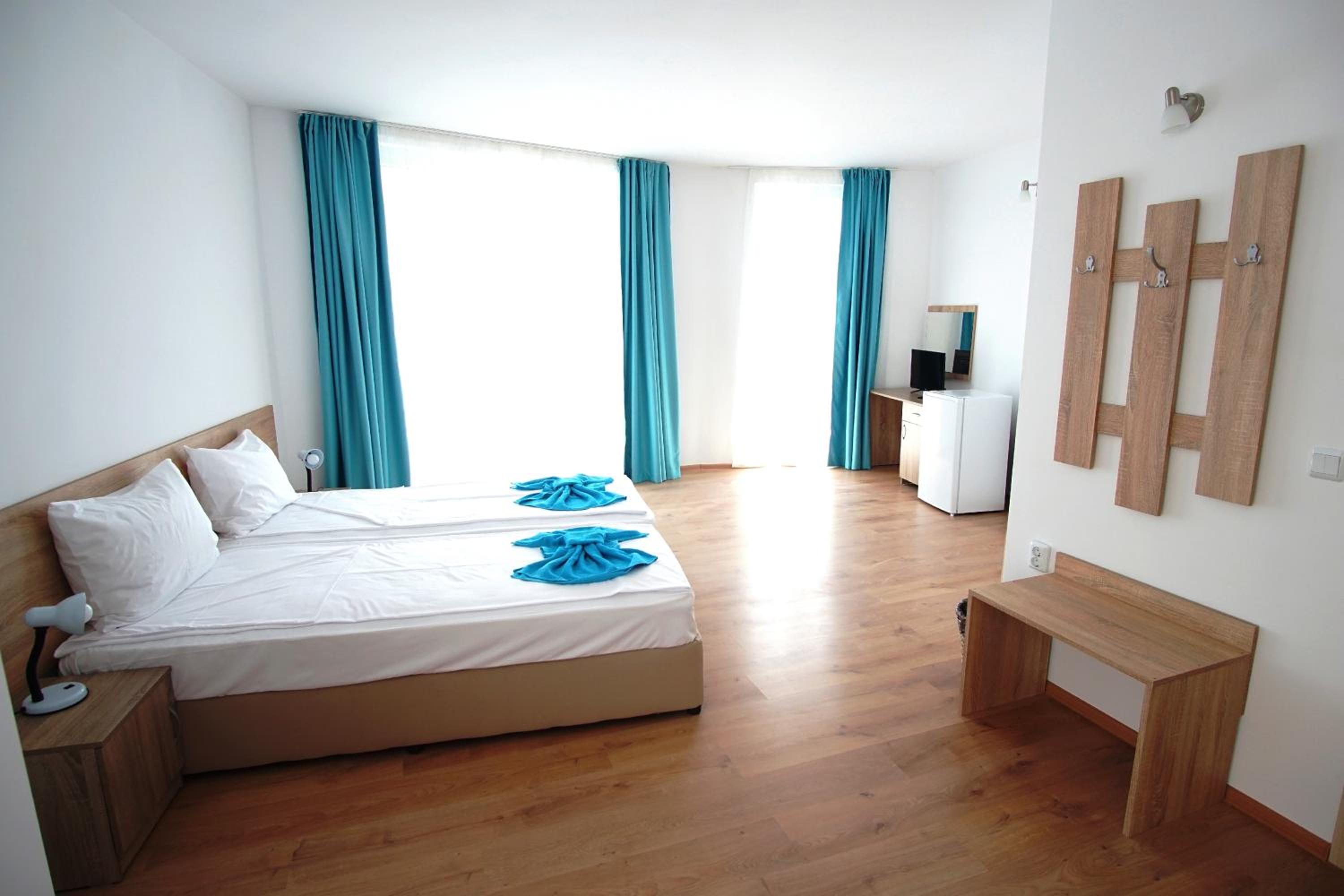 Two-Bedroom Apartment - 4 Adults photo 2