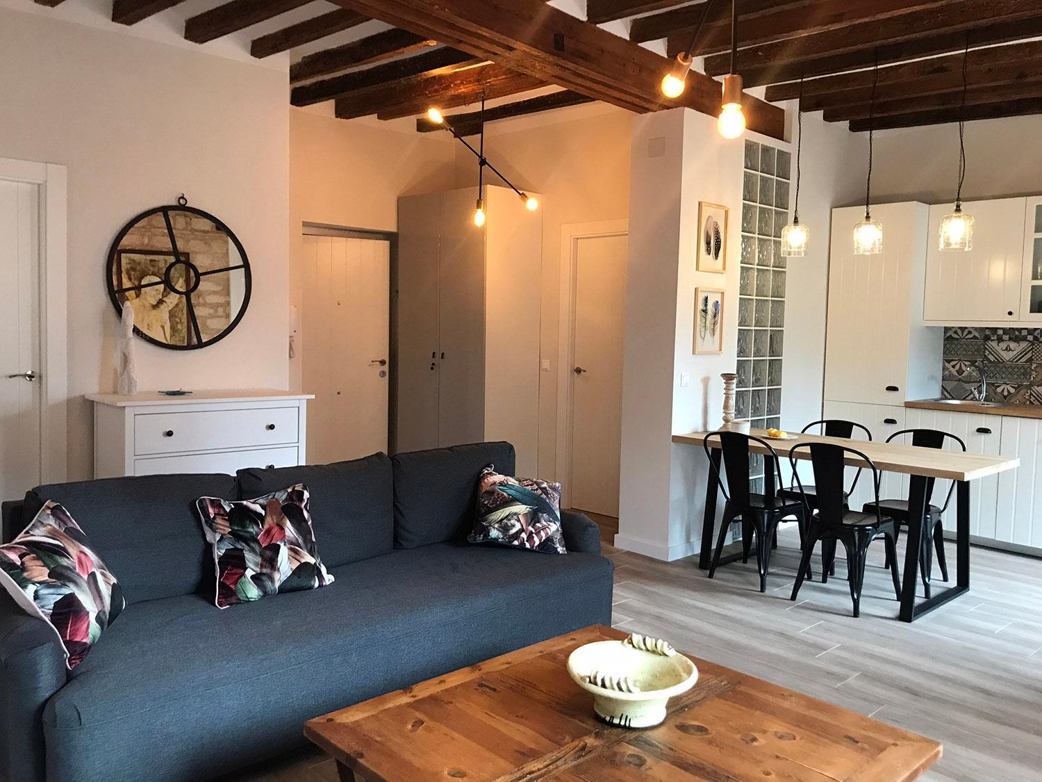 Apartamento con Balcón