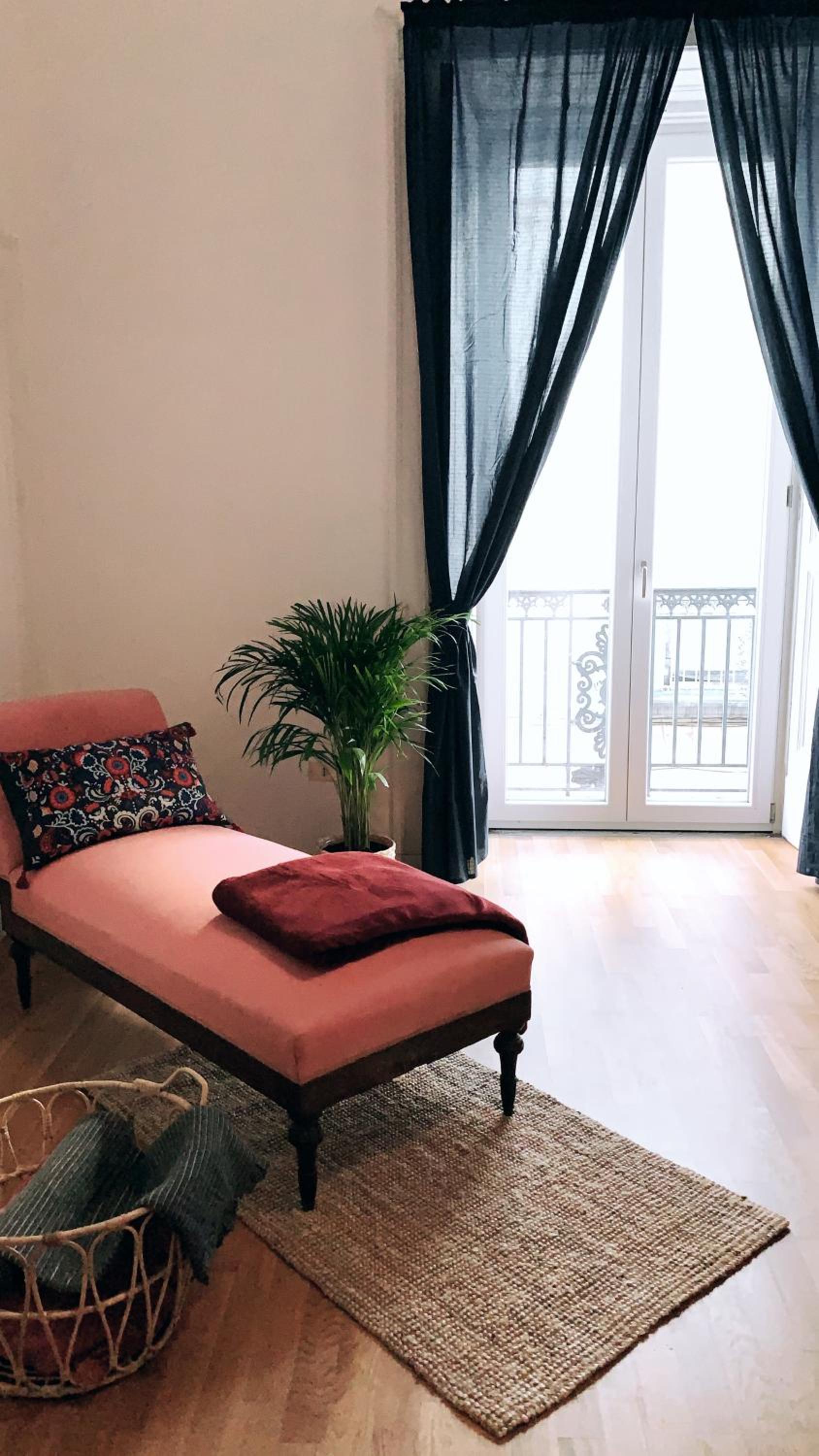 One-Bedroom Apartment - Photo 8