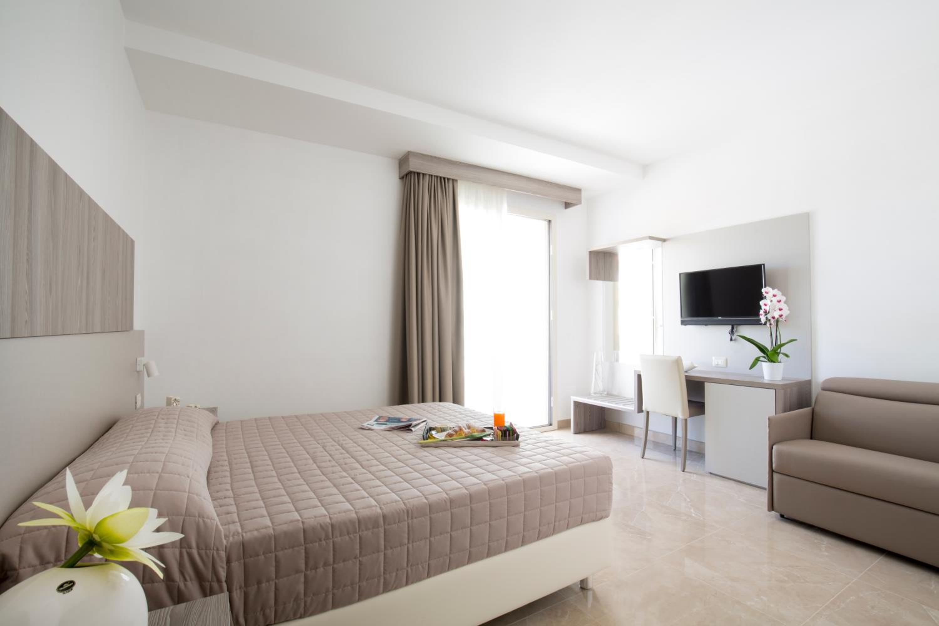 Triple Room with Terrace photo 1