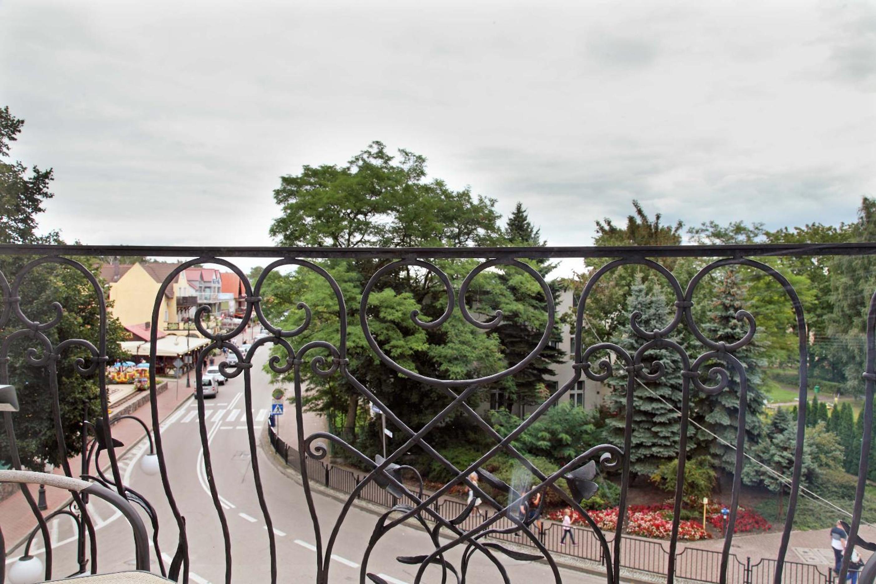 Double Room with Balcony - Photo 7