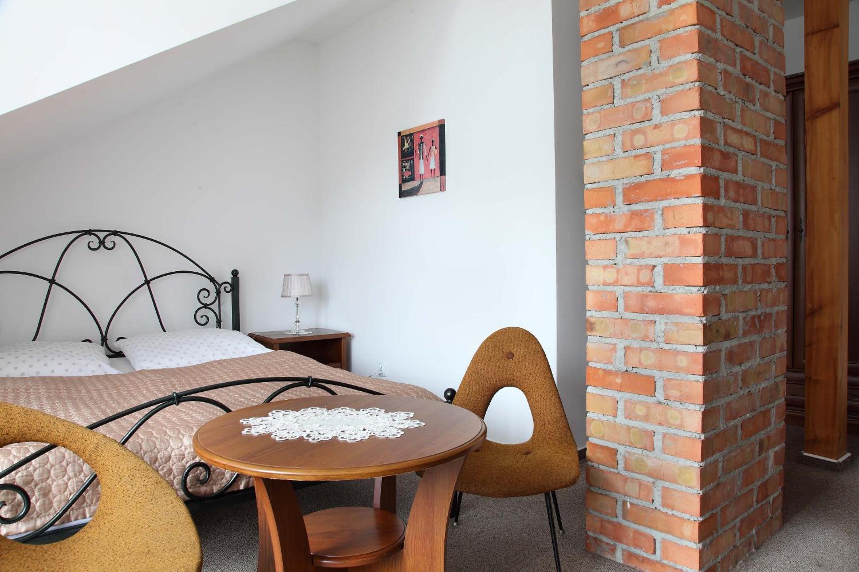 Double Room with Balcony - Photo 2