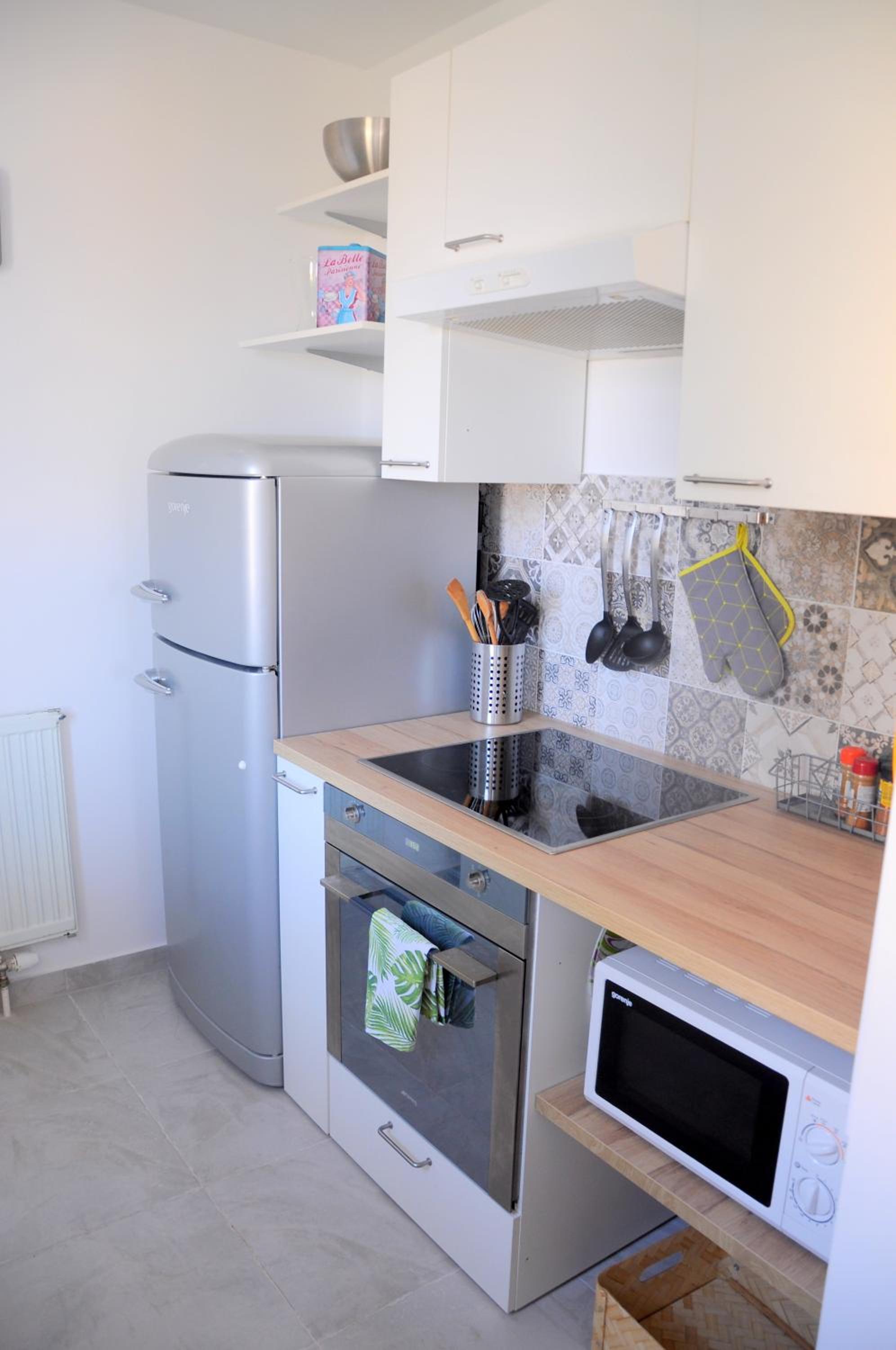 Apartment with Sea View - Photo 6