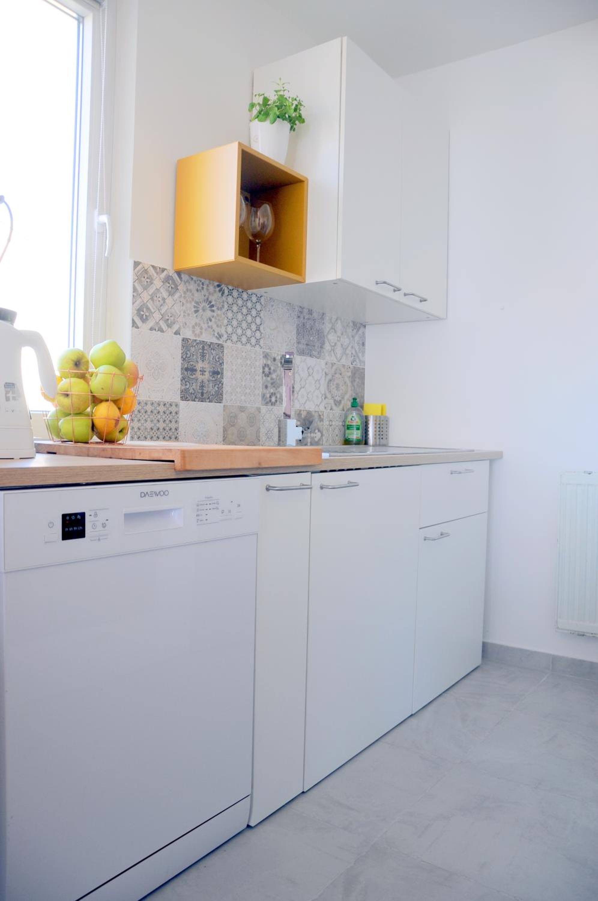 Apartment with Sea View - Photo 5