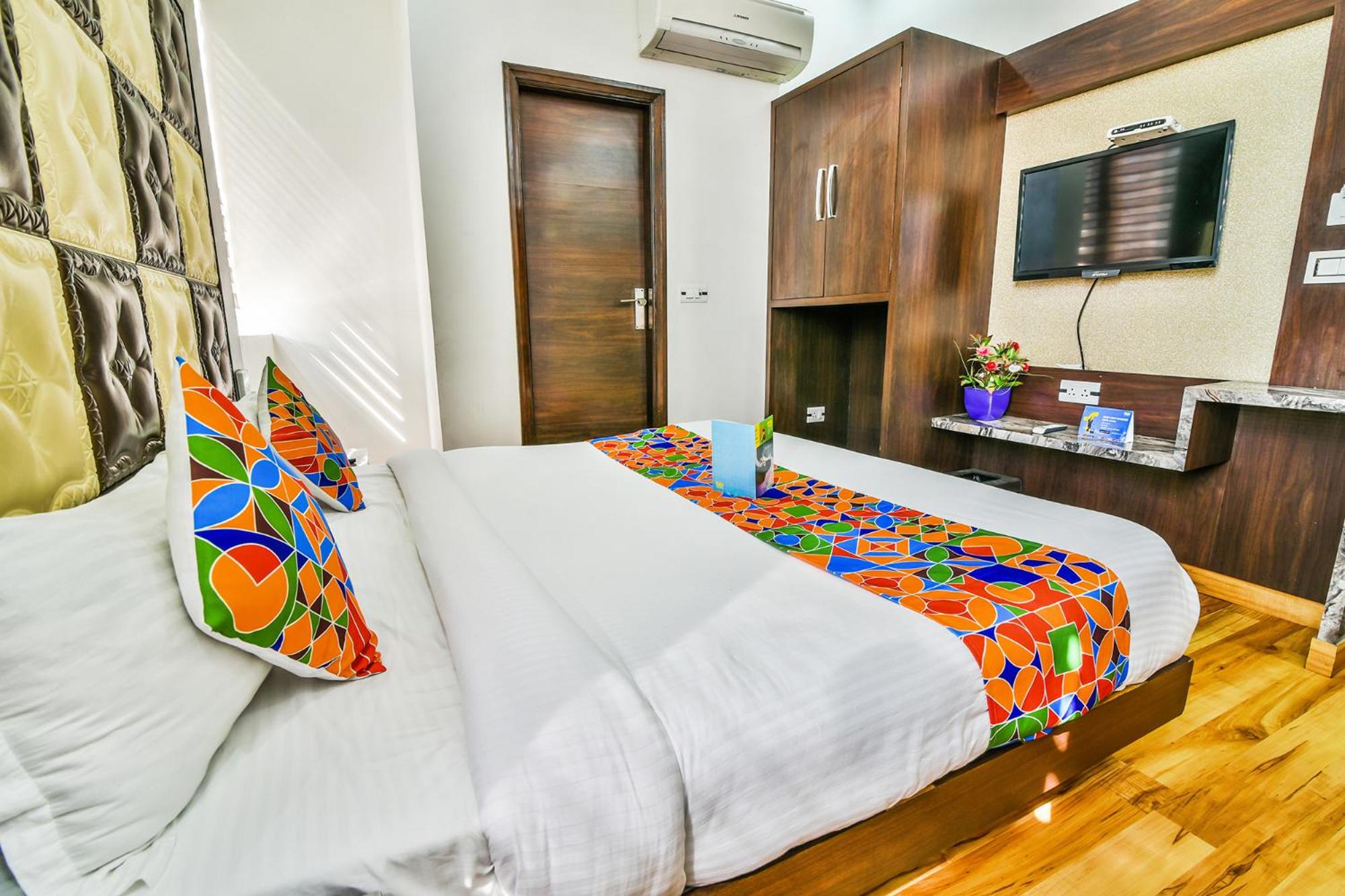 Deluxe Room - Photo 2
