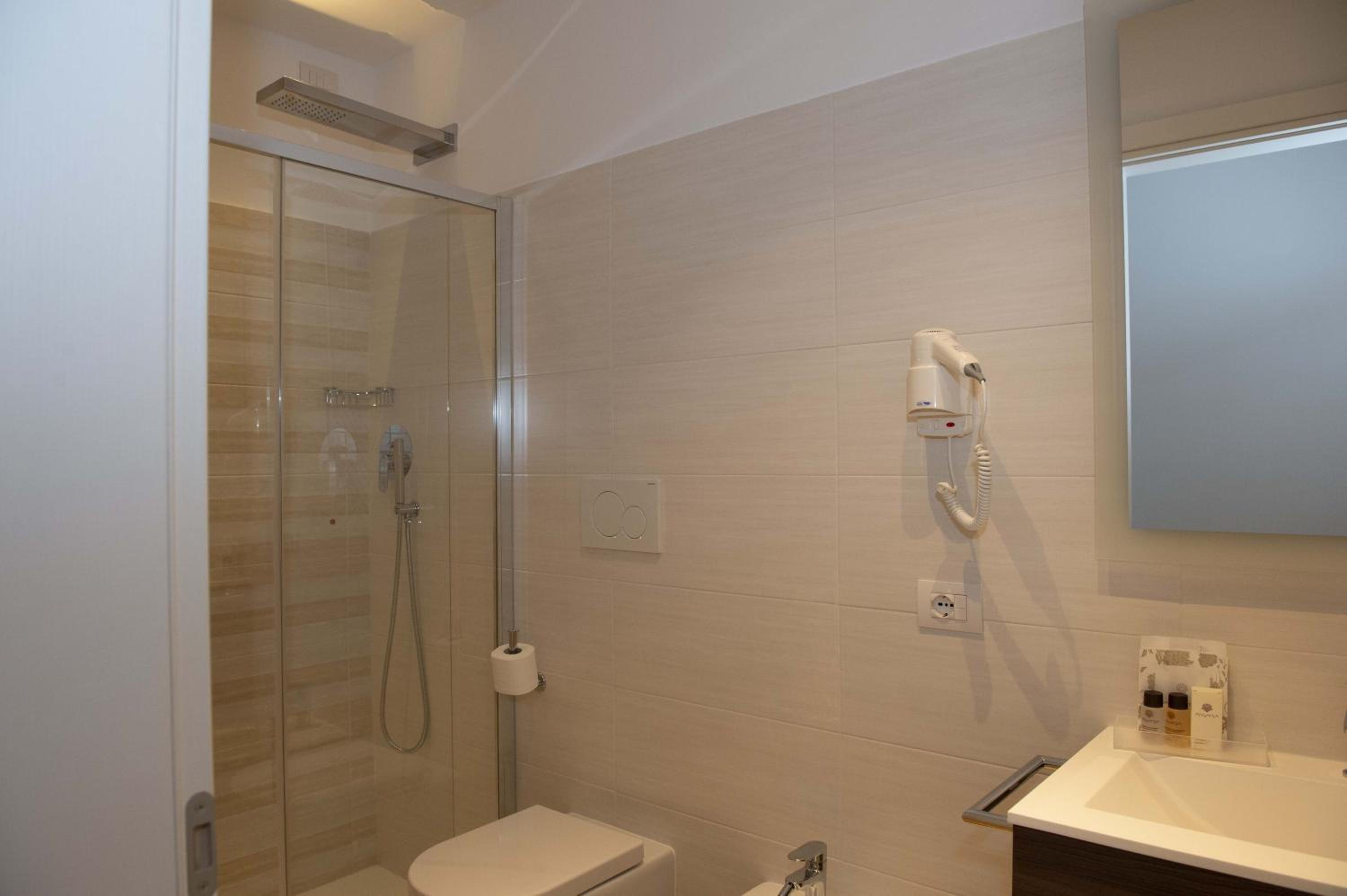 Double or Twin Room photo 3