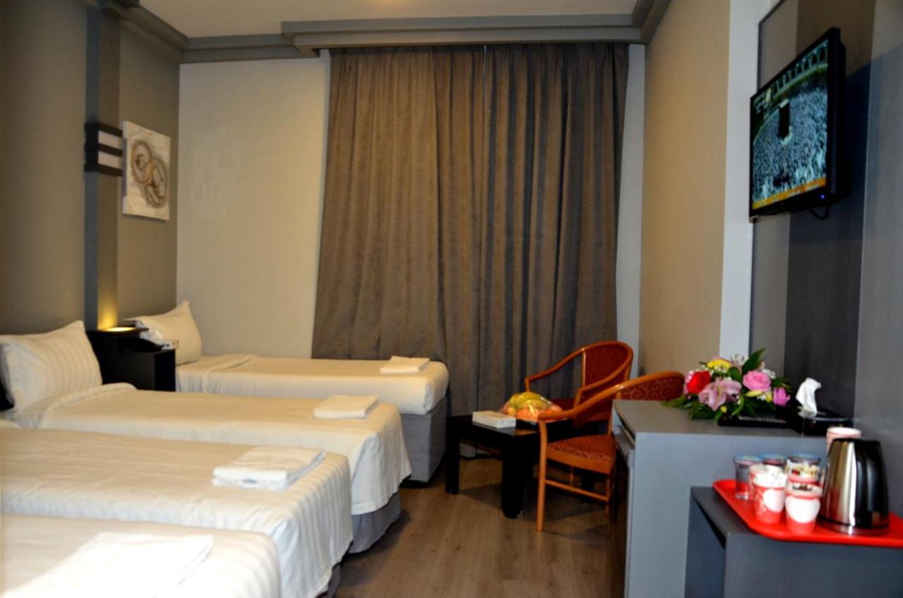 Quadruple Room With Private Bathroom