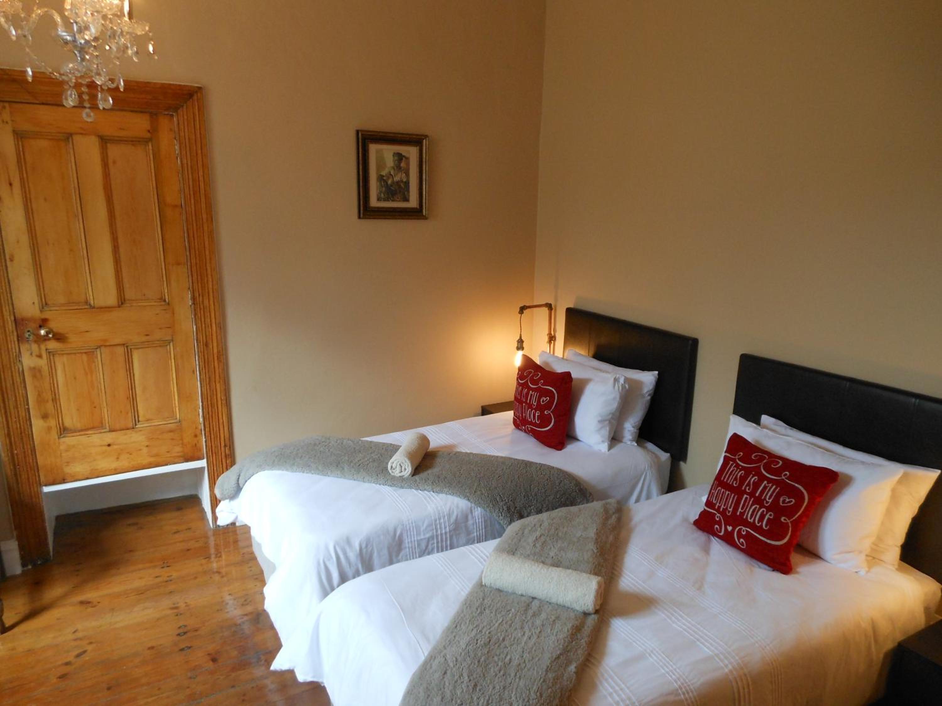 Twin Room - Photo 3