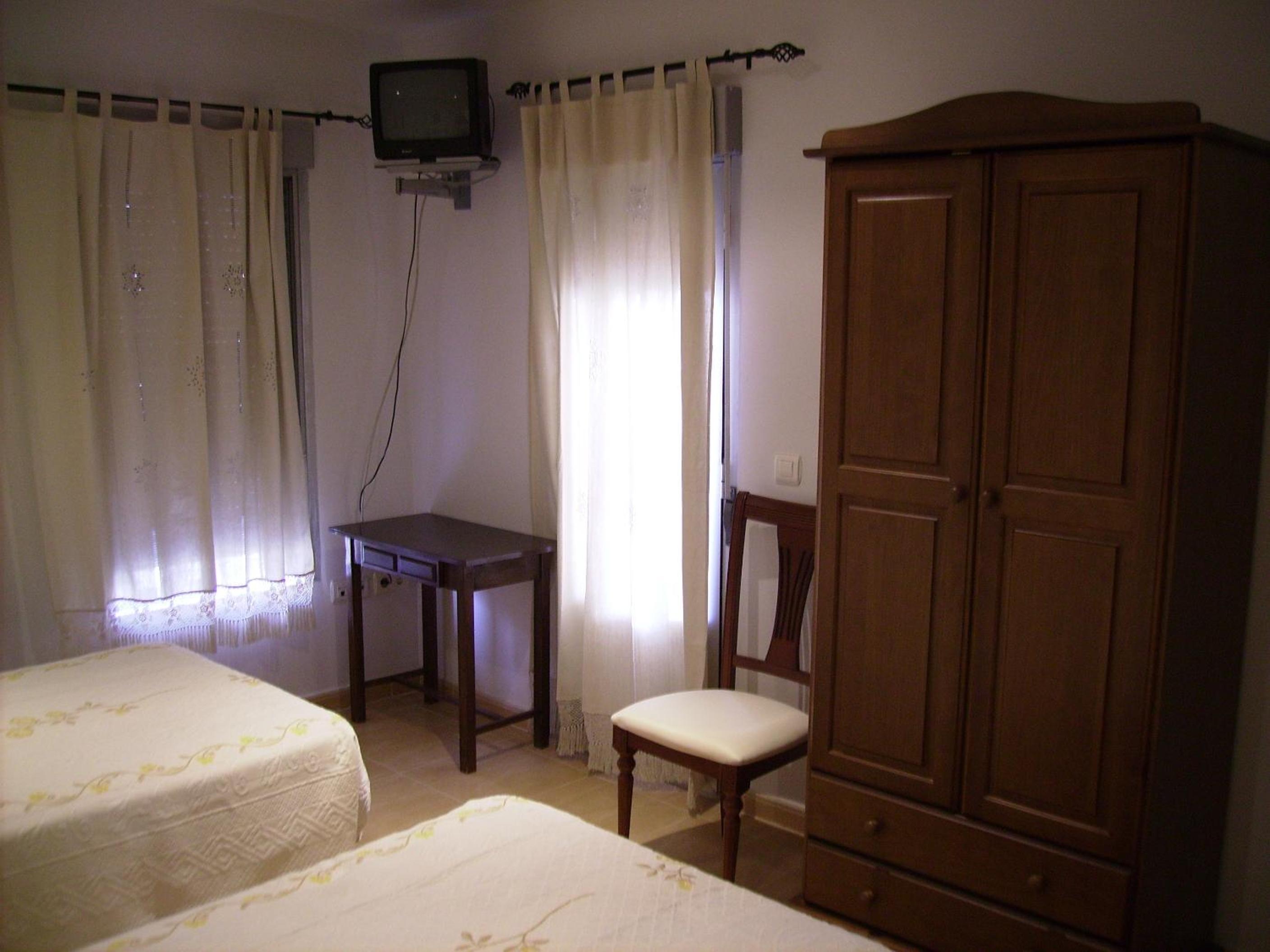 Double or Twin Room - Photo 4