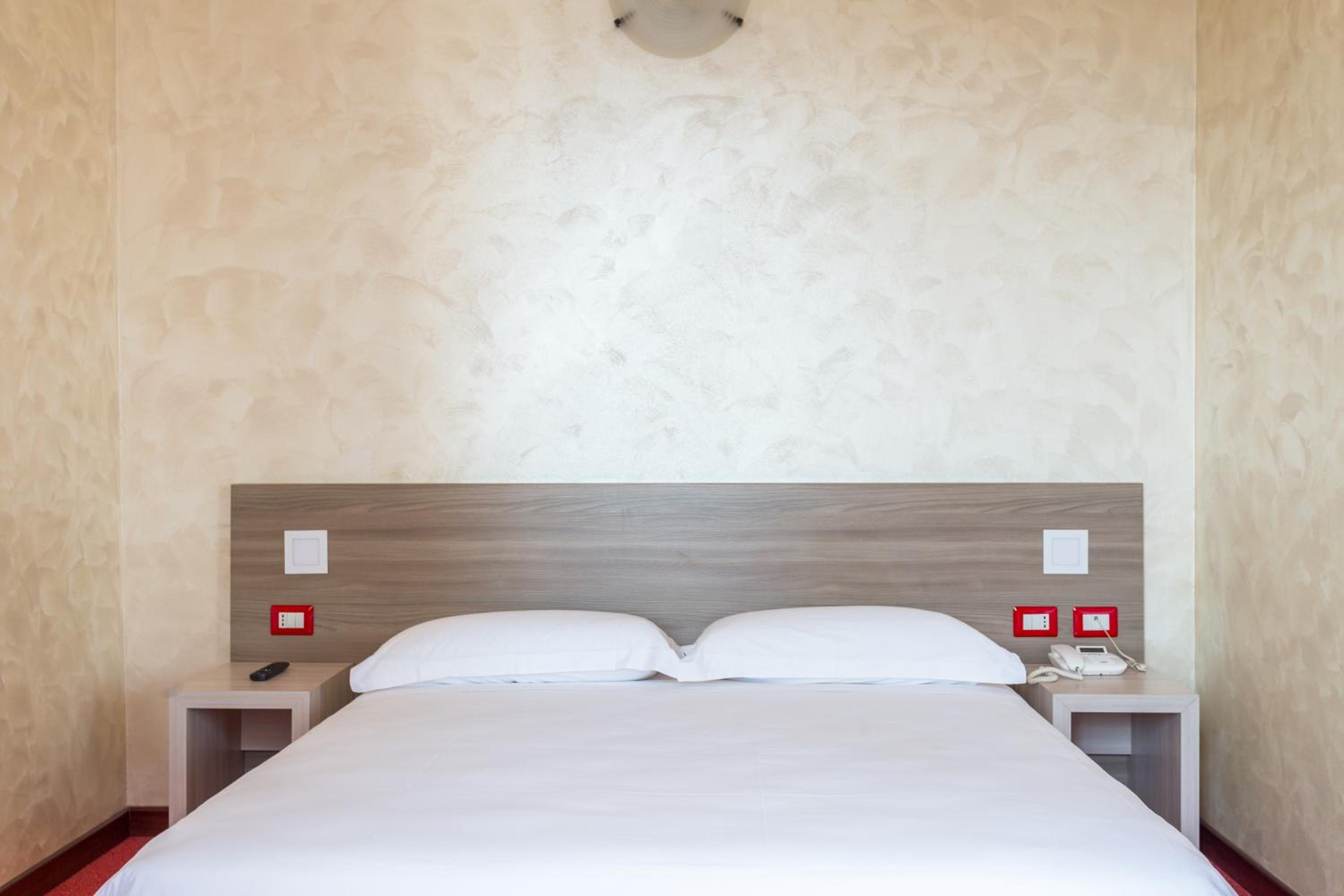 Double Room - Disability Access - Photo 3