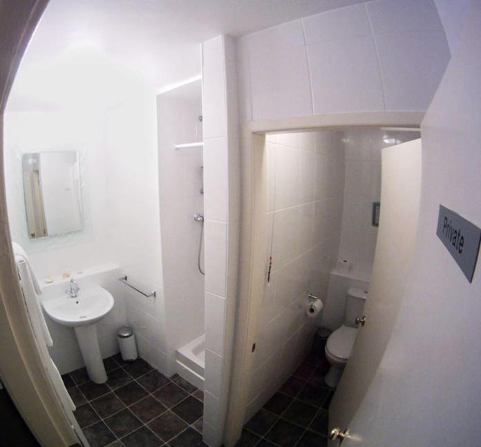 Family Room (3 Adults) with External Private Bathroom photo 3