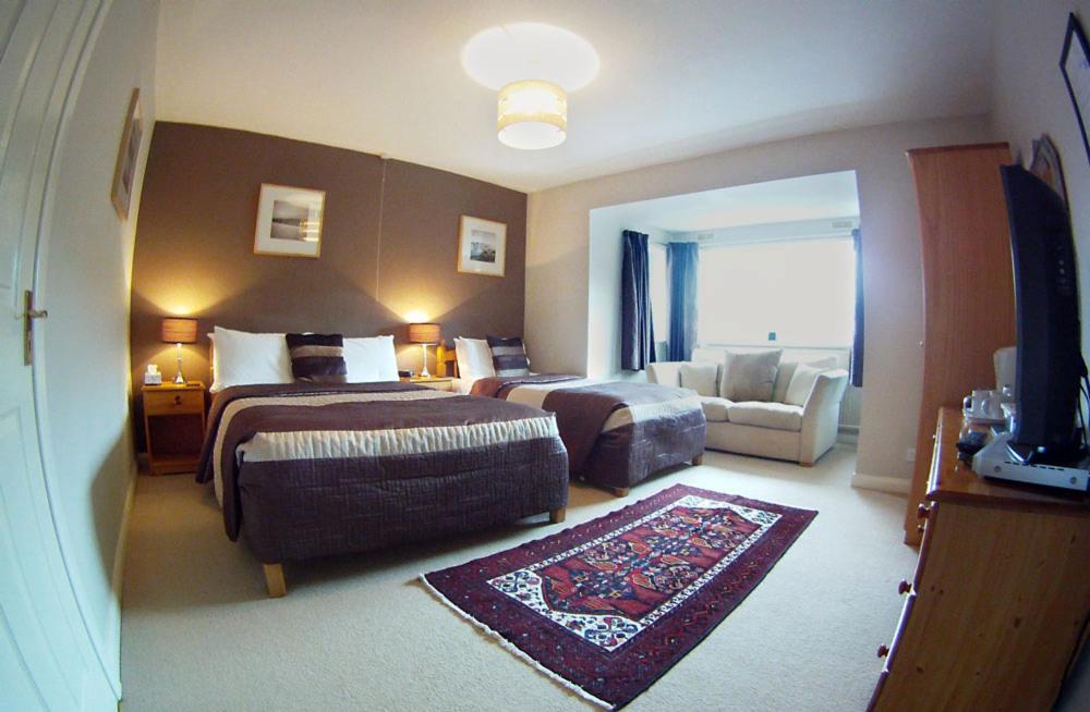 Family Room (3 Adults) with External Private Bathroom