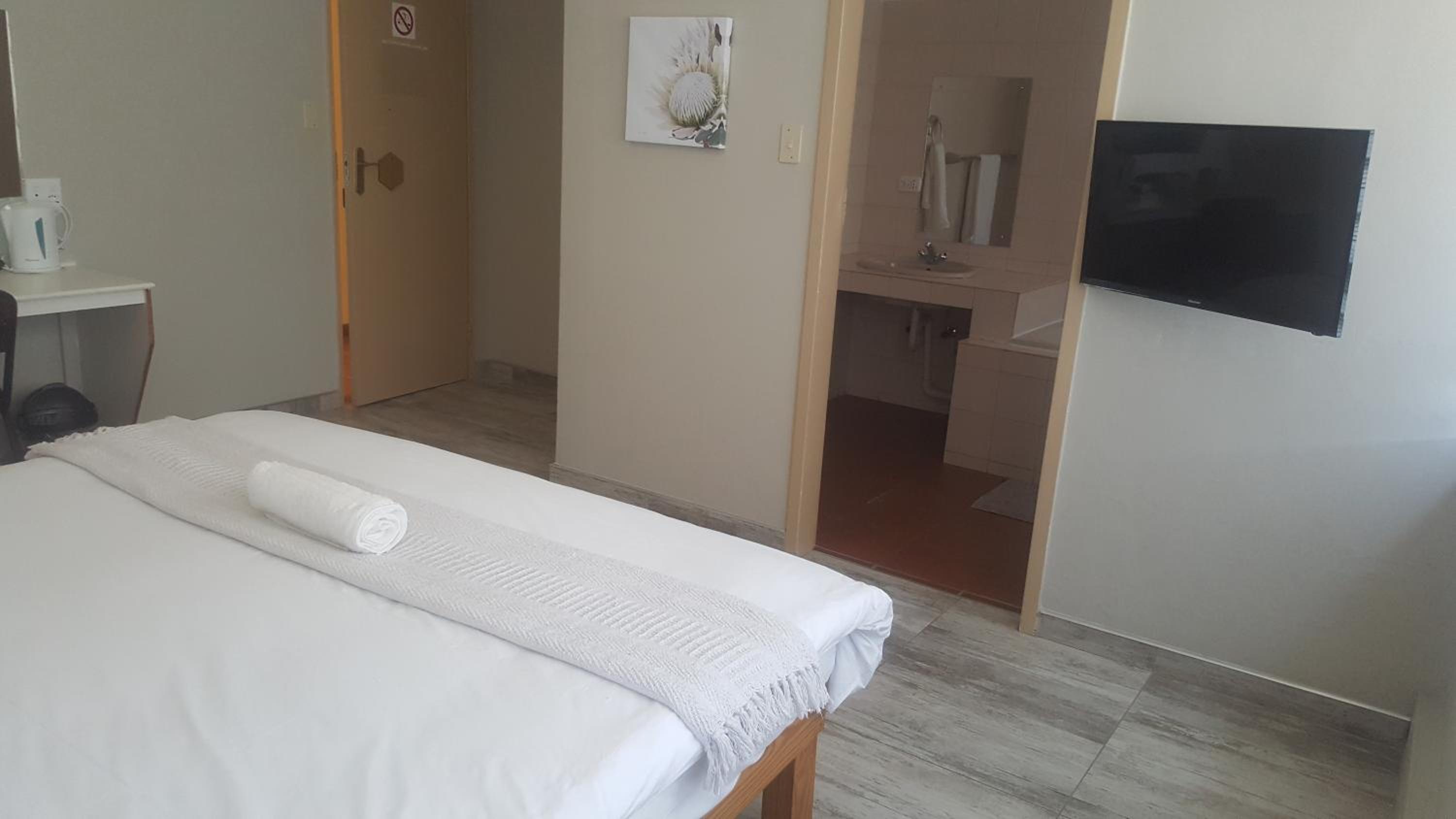 Standard King Room - Photo 3
