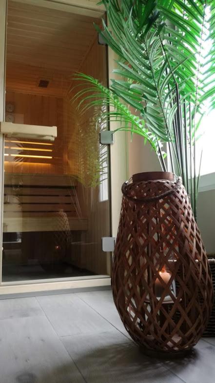Suite with Spa Access - Photo 10